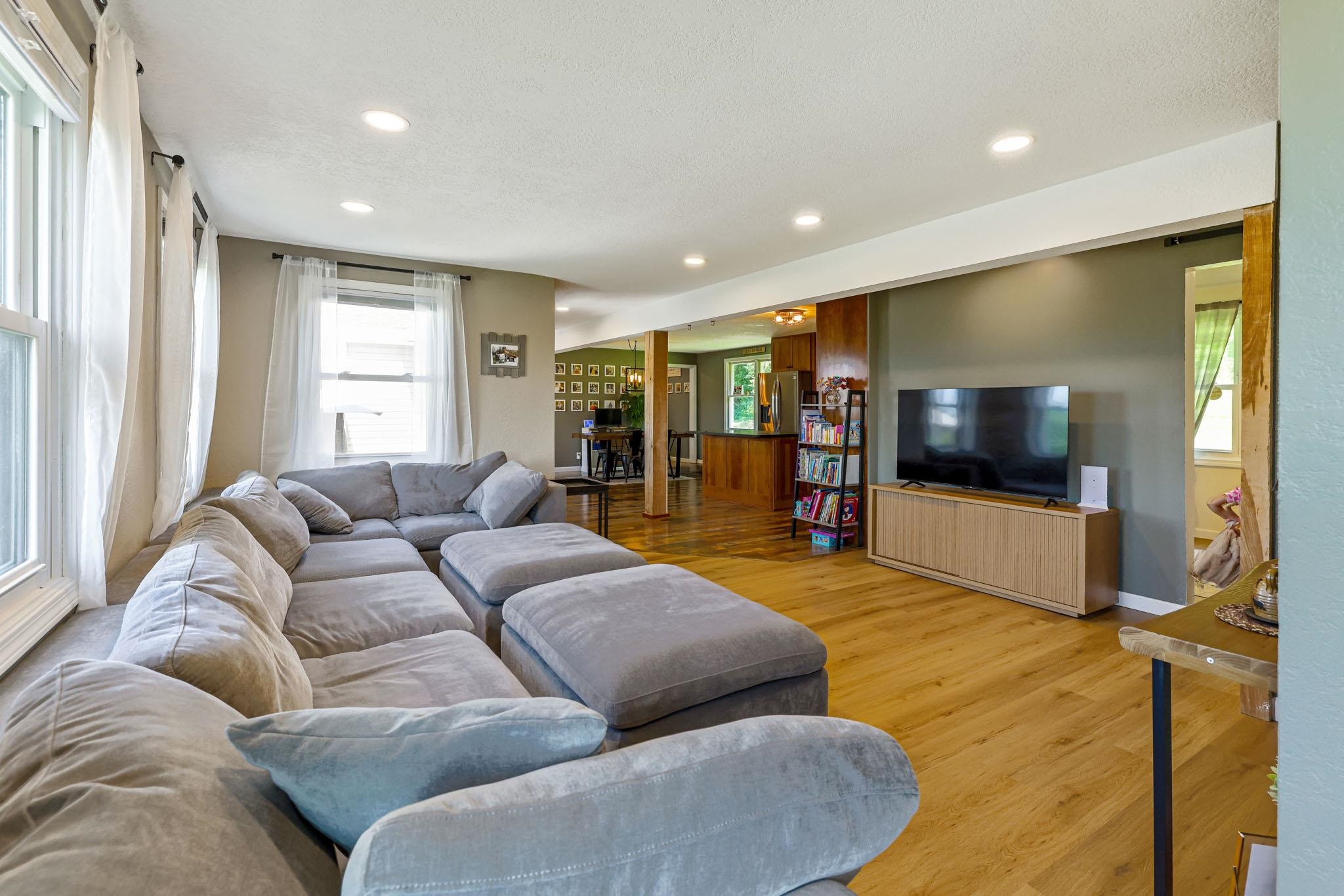 338 Perrault Drive Property Photo 27