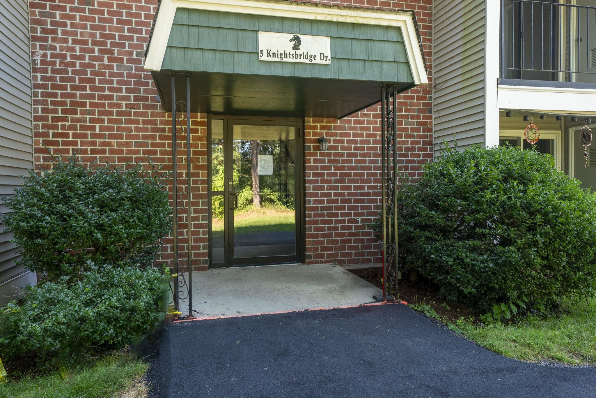5 Knights Bridge Drive Property Photo 3
