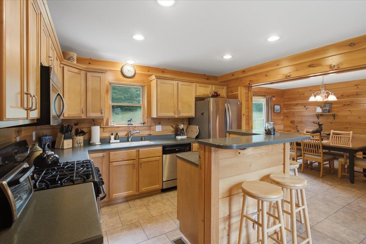 2148 Abbott Road Property Photo 15