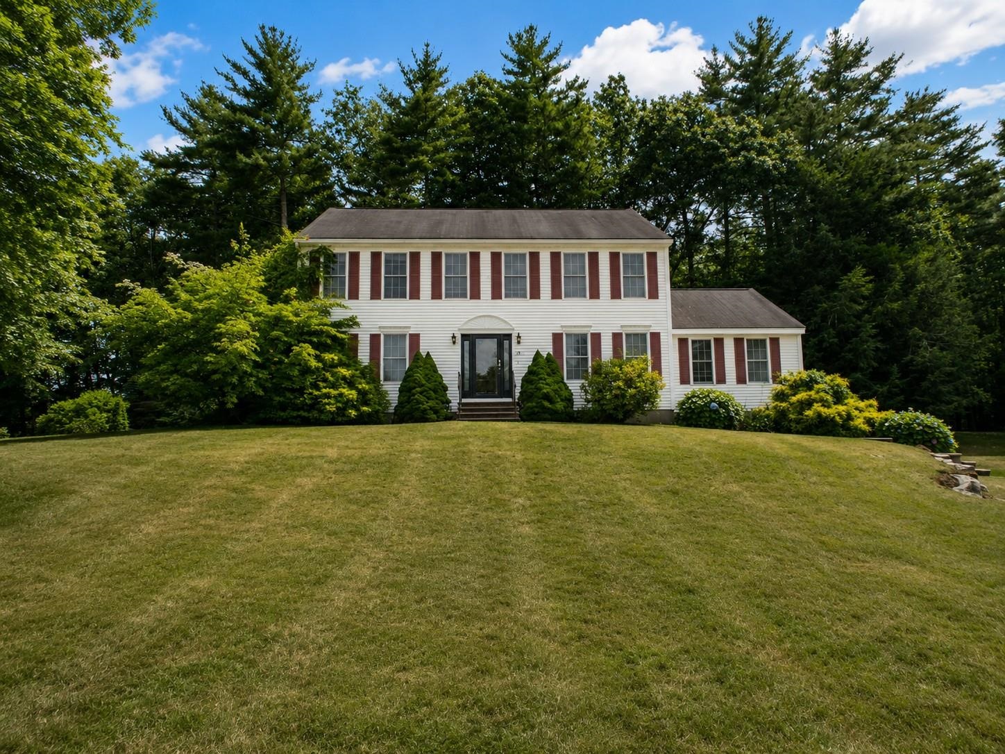 25 Jessica Drive Property Photo 1