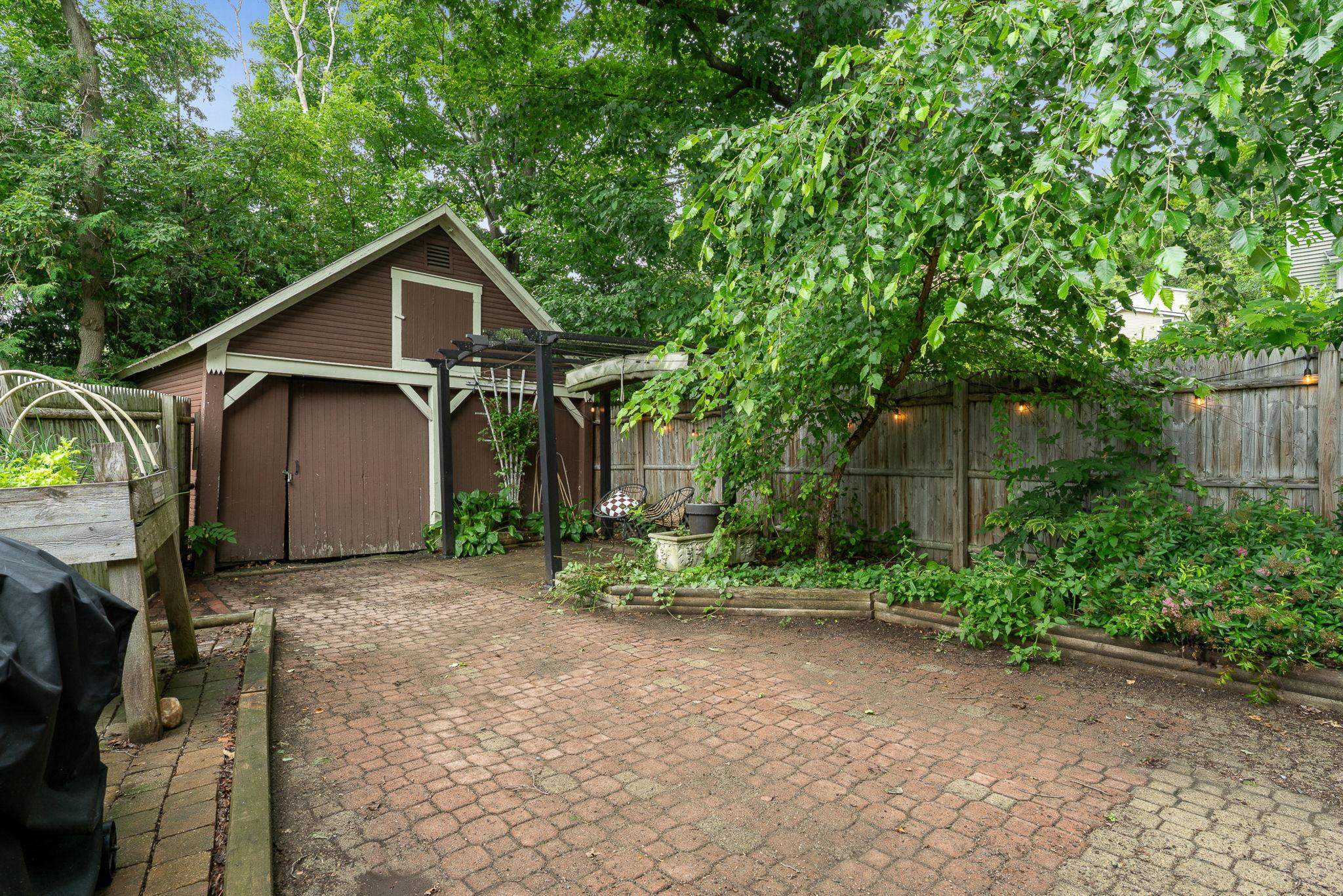 208 Elm Street Property Photo 8