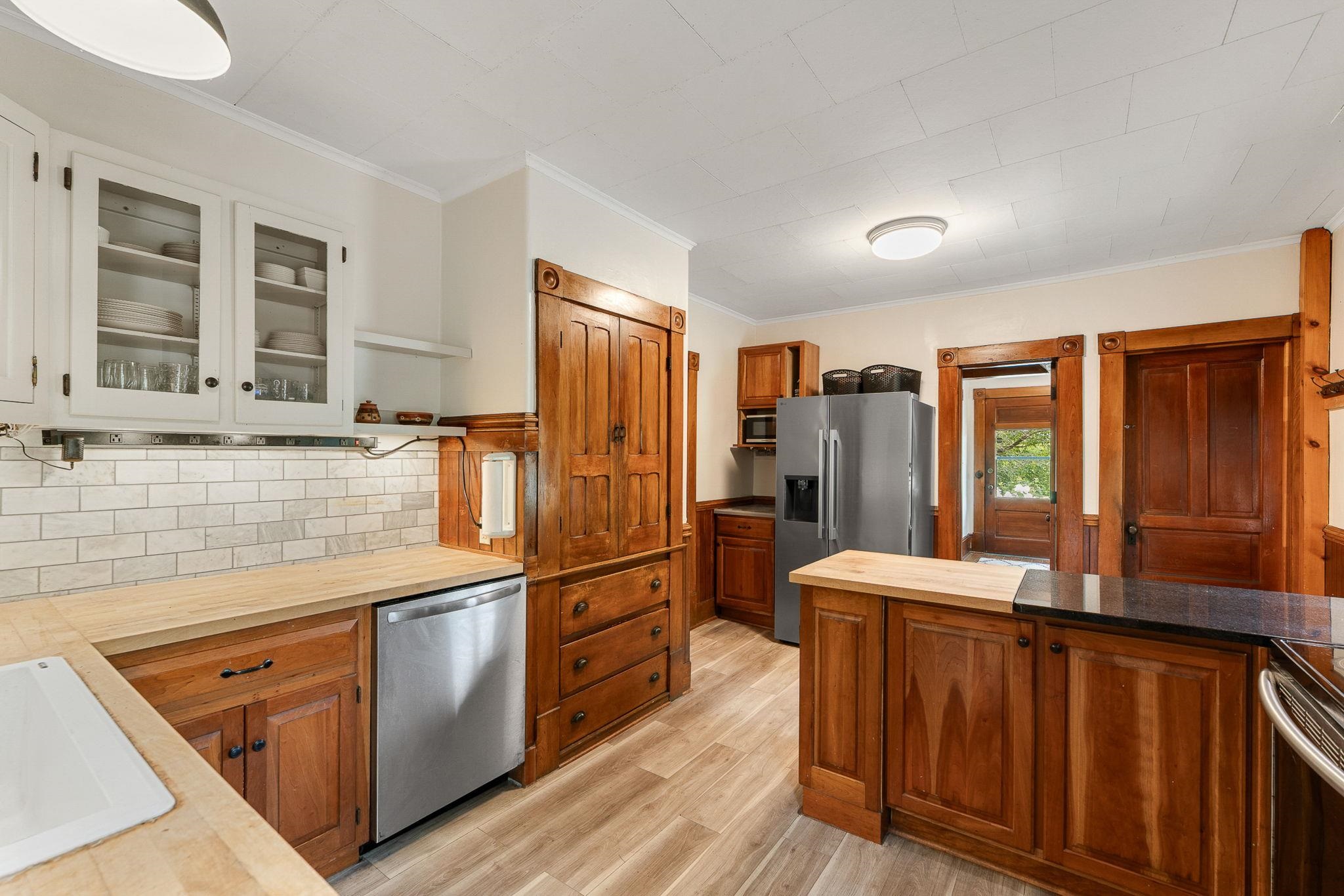 208 Elm Street Property Photo 11