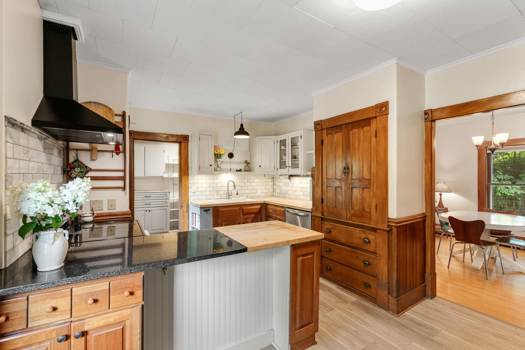 208 Elm Street Property Photo 14