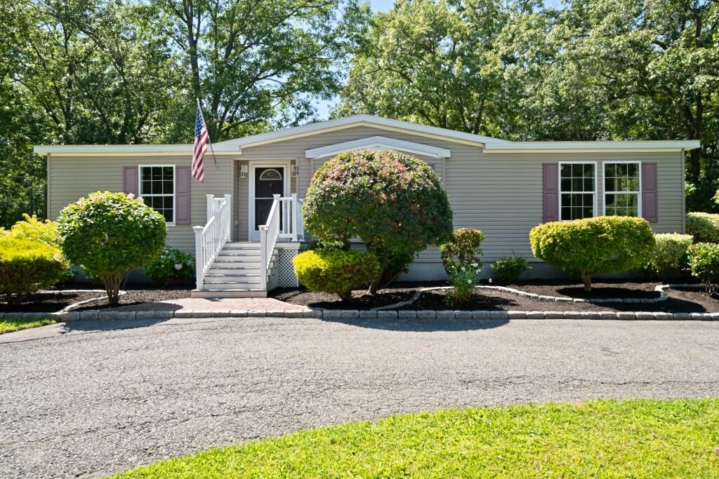 90 Alison Drive Property Photo 2