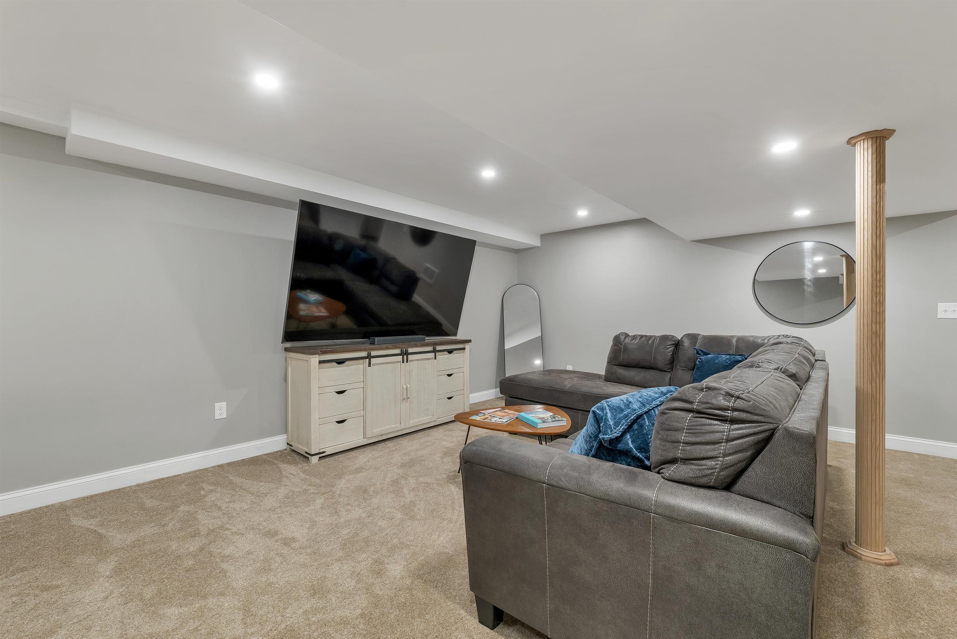 16 Regency Court Property Photo 40