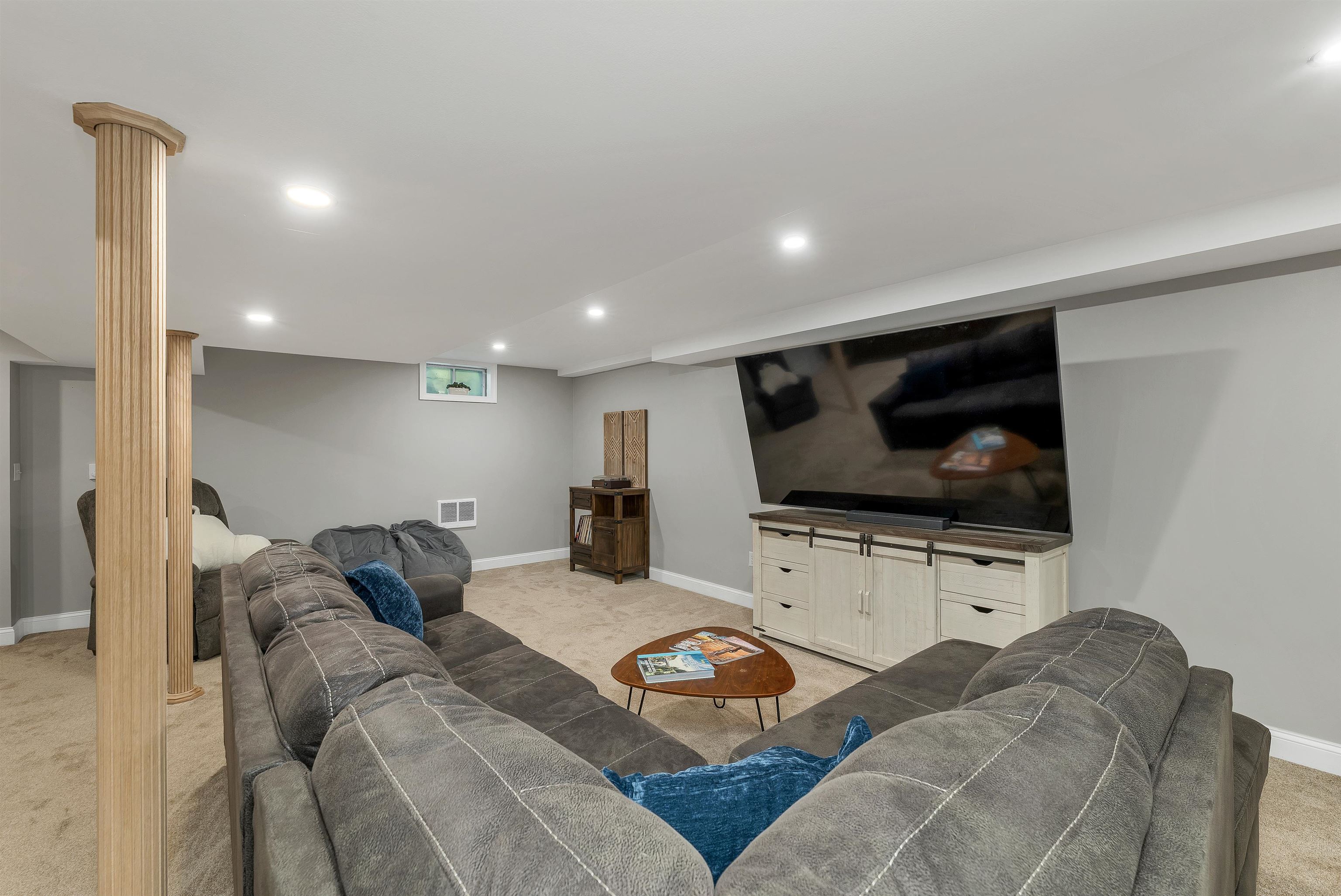 16 Regency Court Property Photo 41