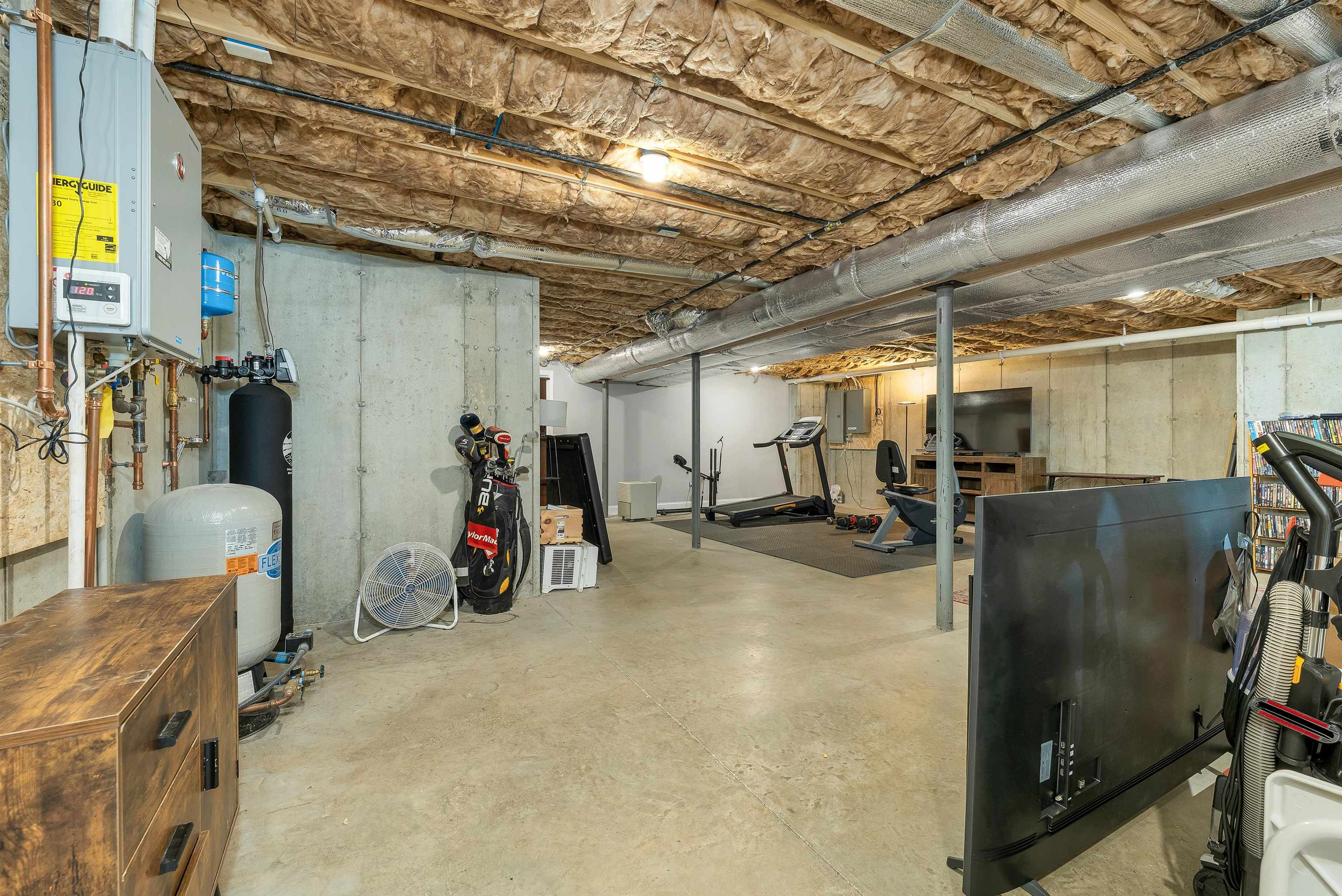 16 Regency Court Property Photo 57