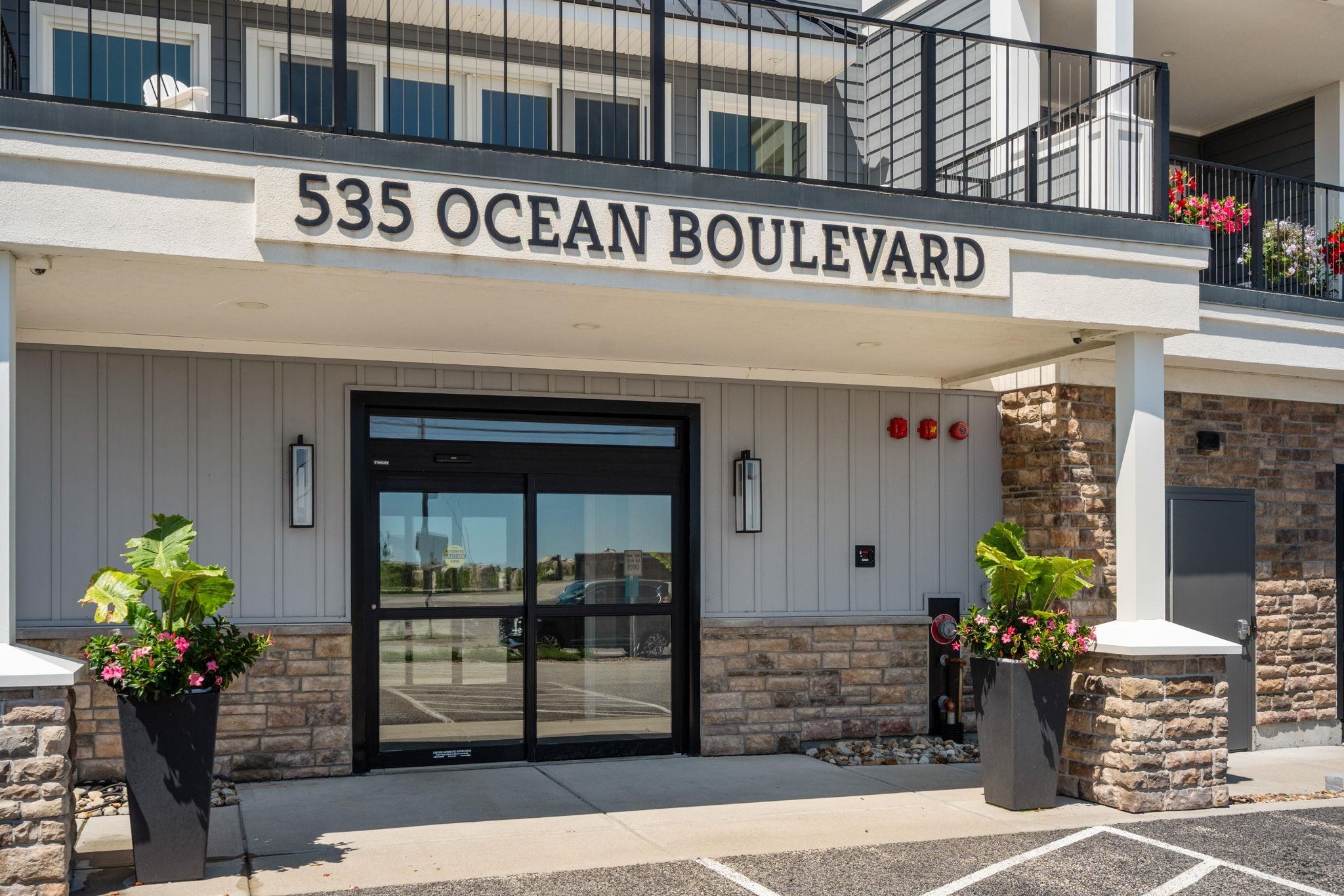 535 Ocean Boulevard Property Photo 4
