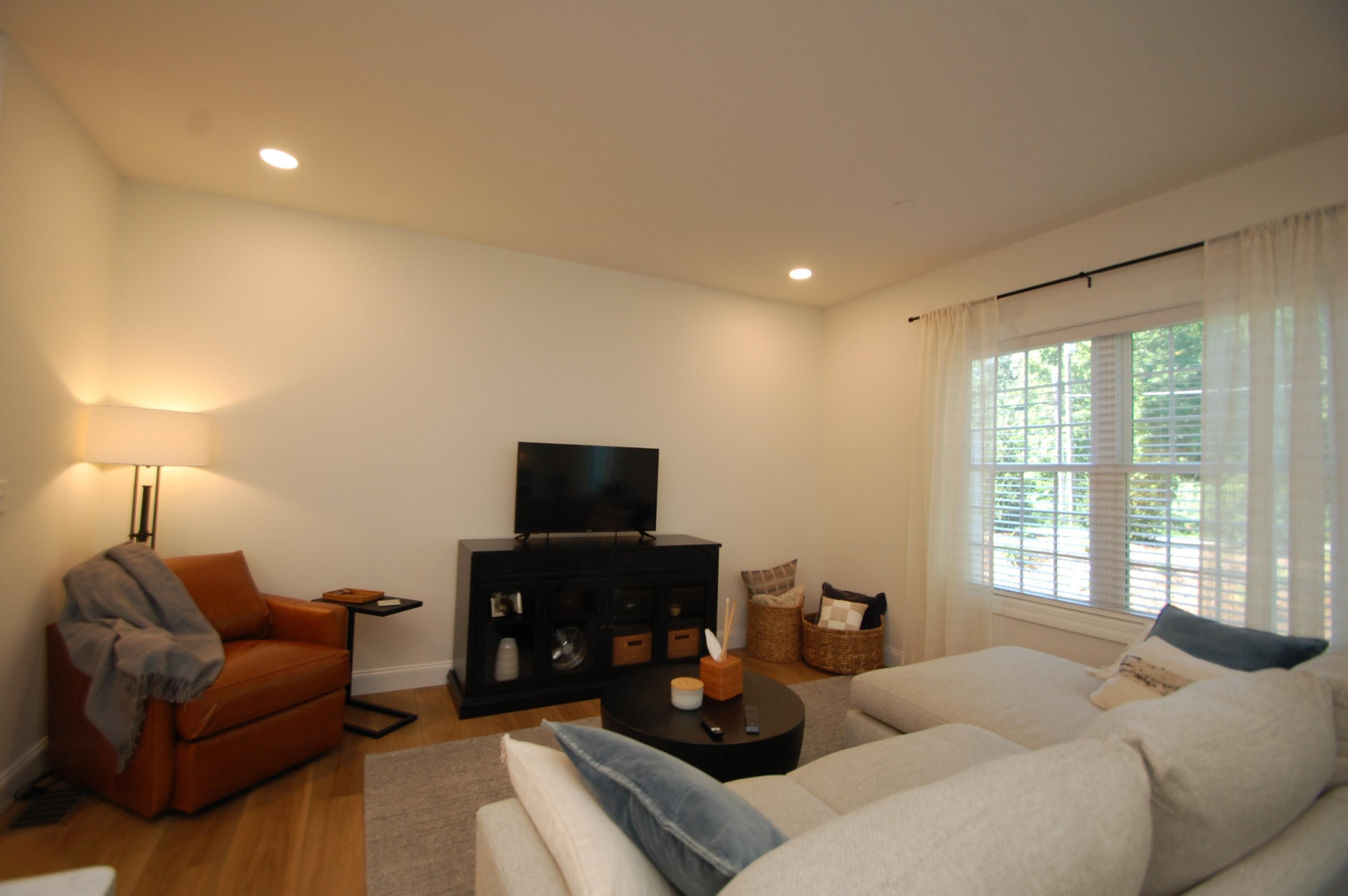1b Dearborn Circle Property Photo 6