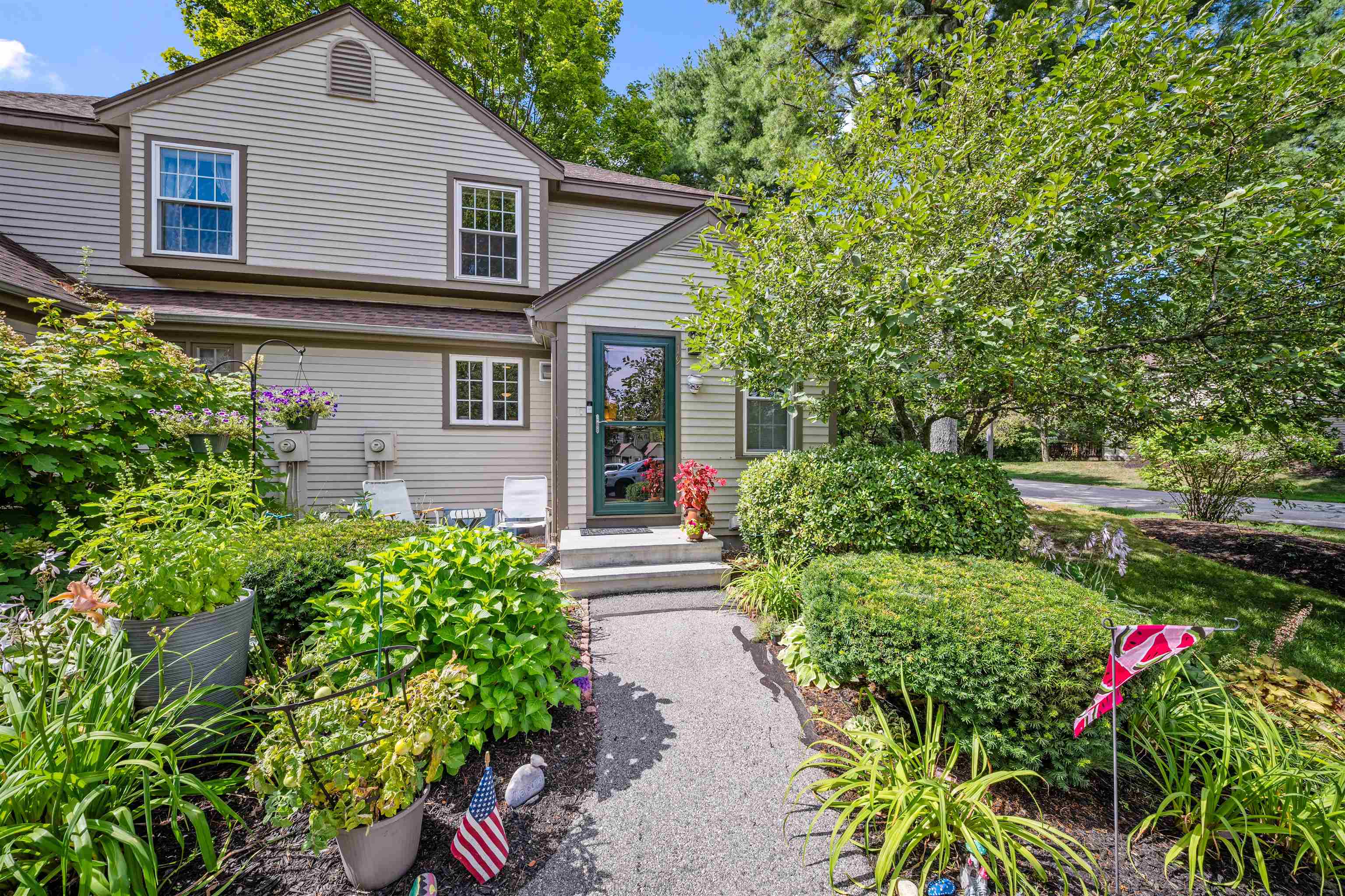 19 Surrey Run Property Photo 1