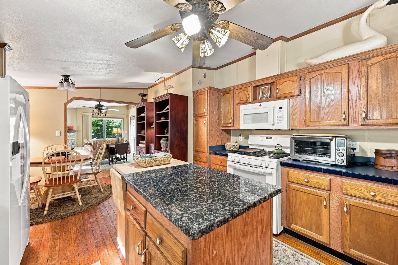 32 Hawaii Lane Property Photo 1