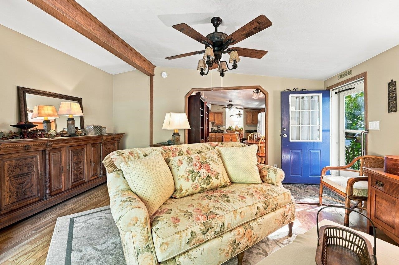 32 Hawaii Lane Property Photo 6