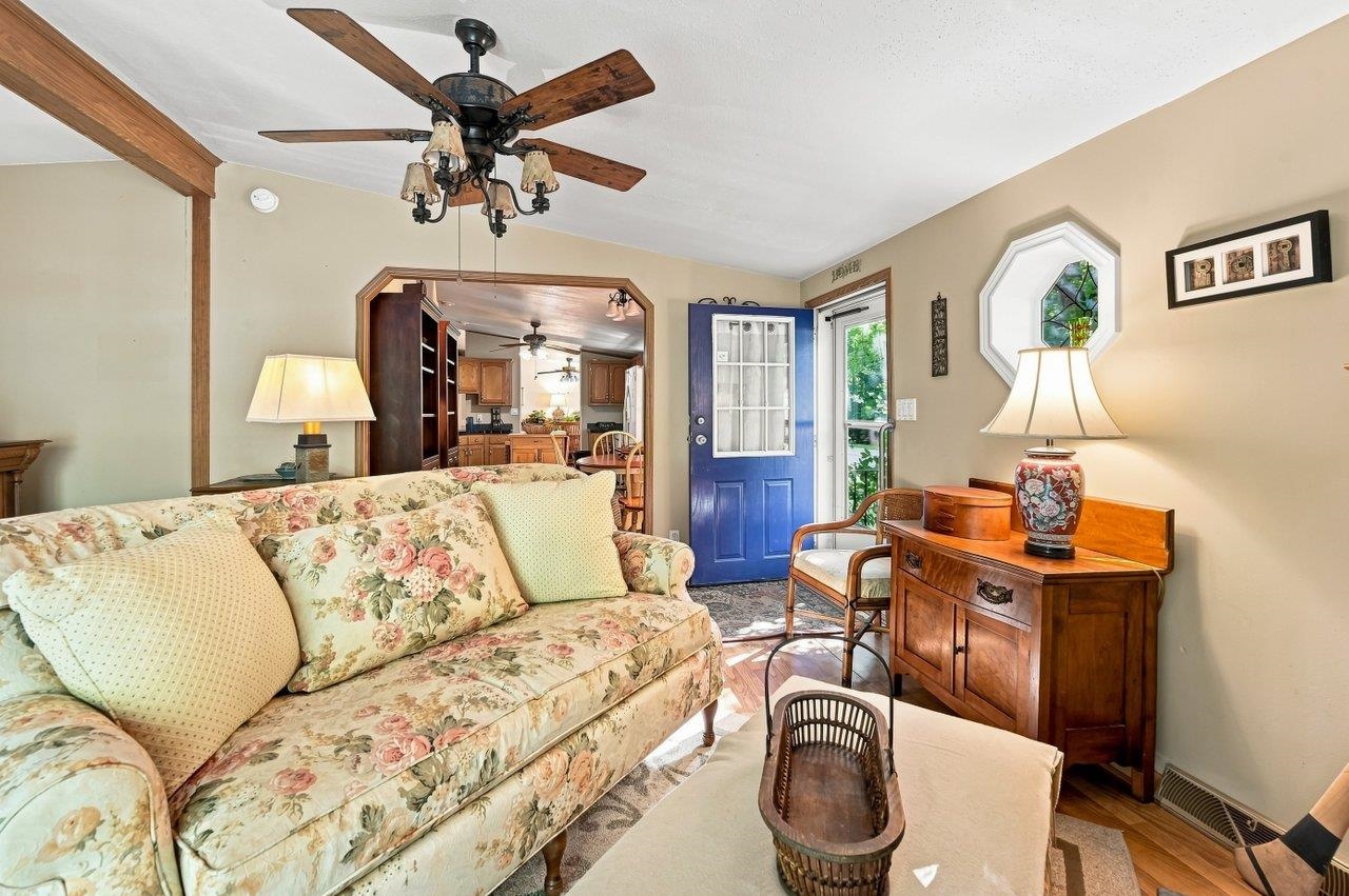 32 Hawaii Lane Property Photo 7
