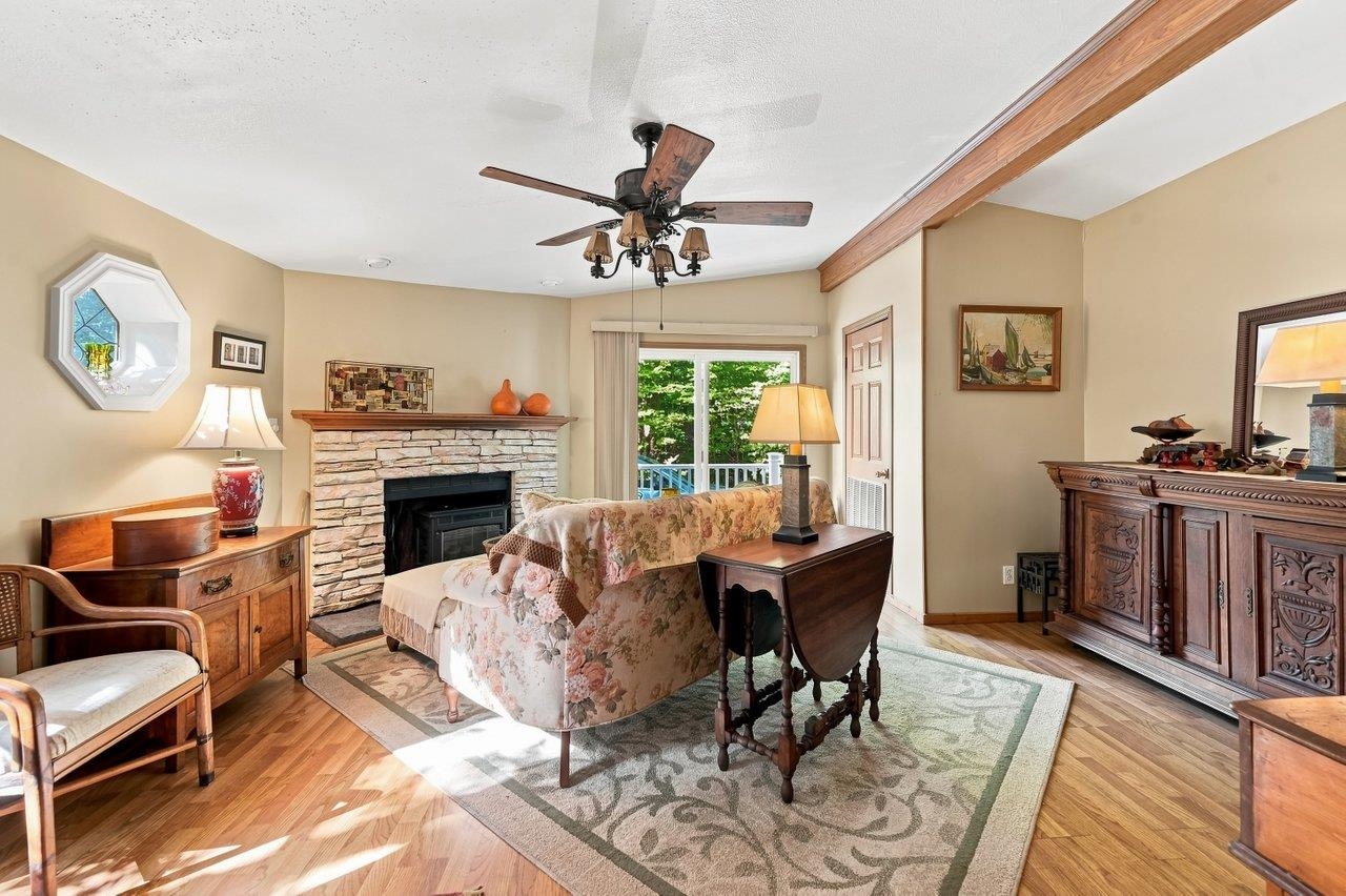 32 Hawaii Lane Property Photo 8