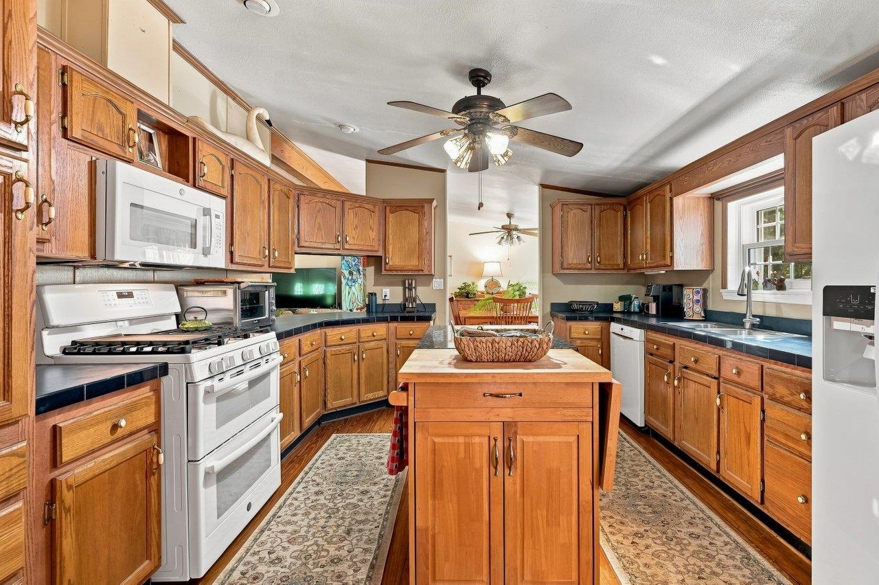 32 Hawaii Lane Property Photo 11