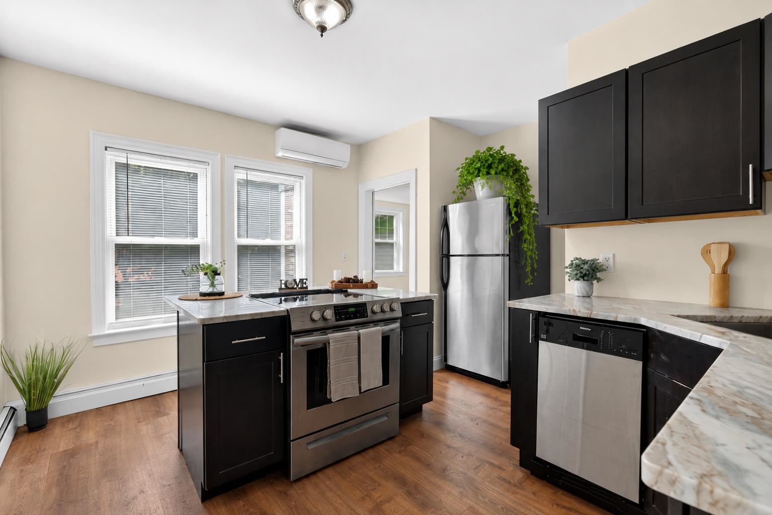 106 West Broadway Property Photo 8