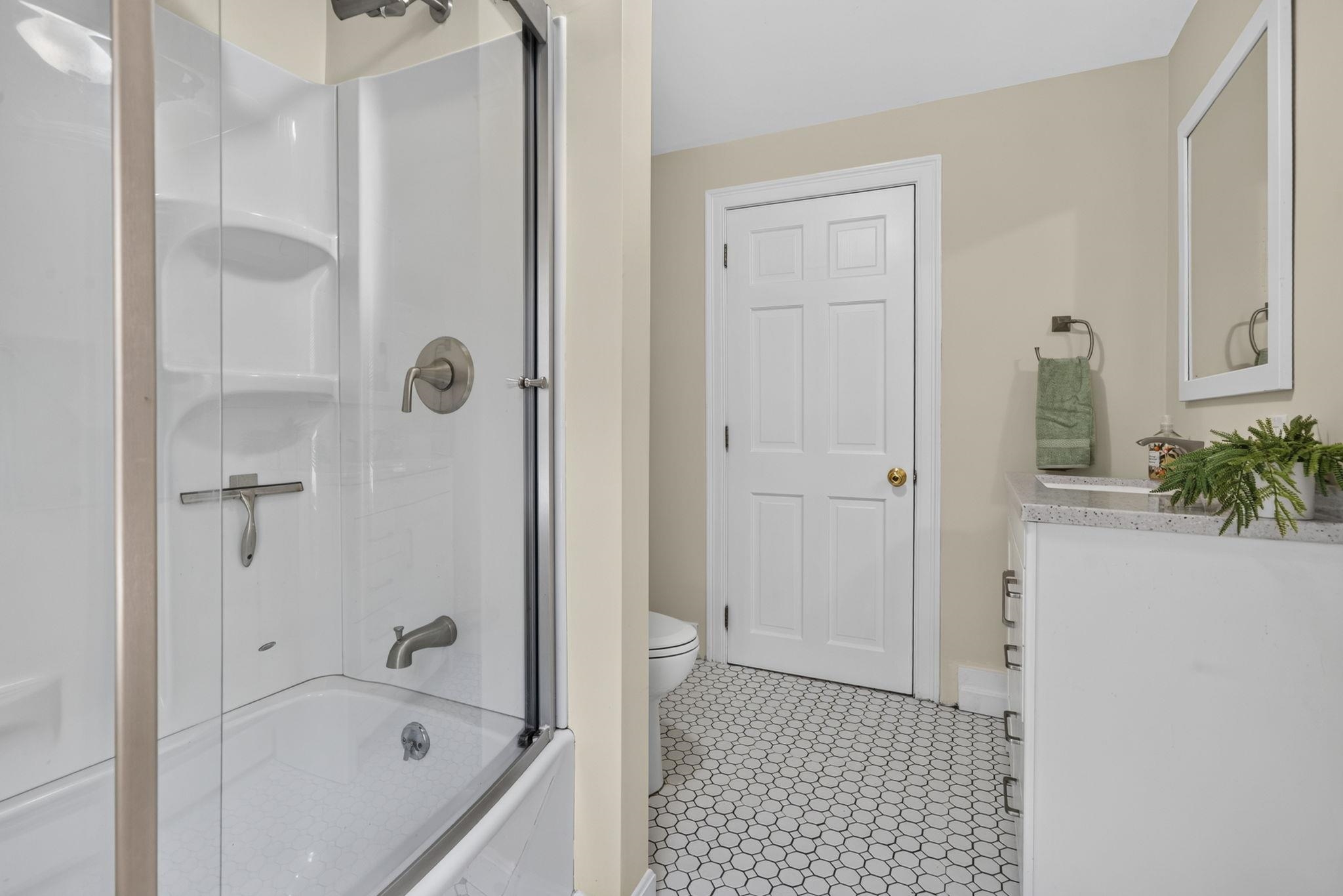 106 West Broadway Property Photo 14