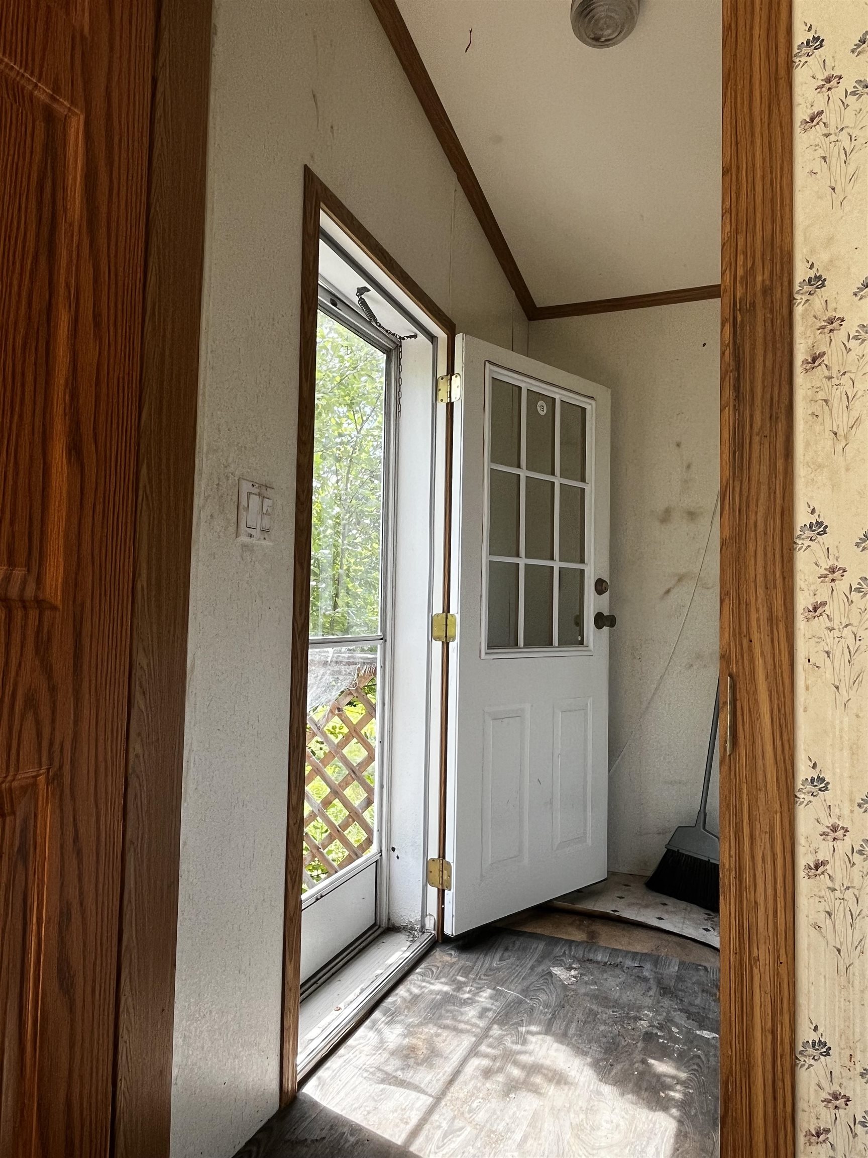 135 West Main Street Property Photo 24