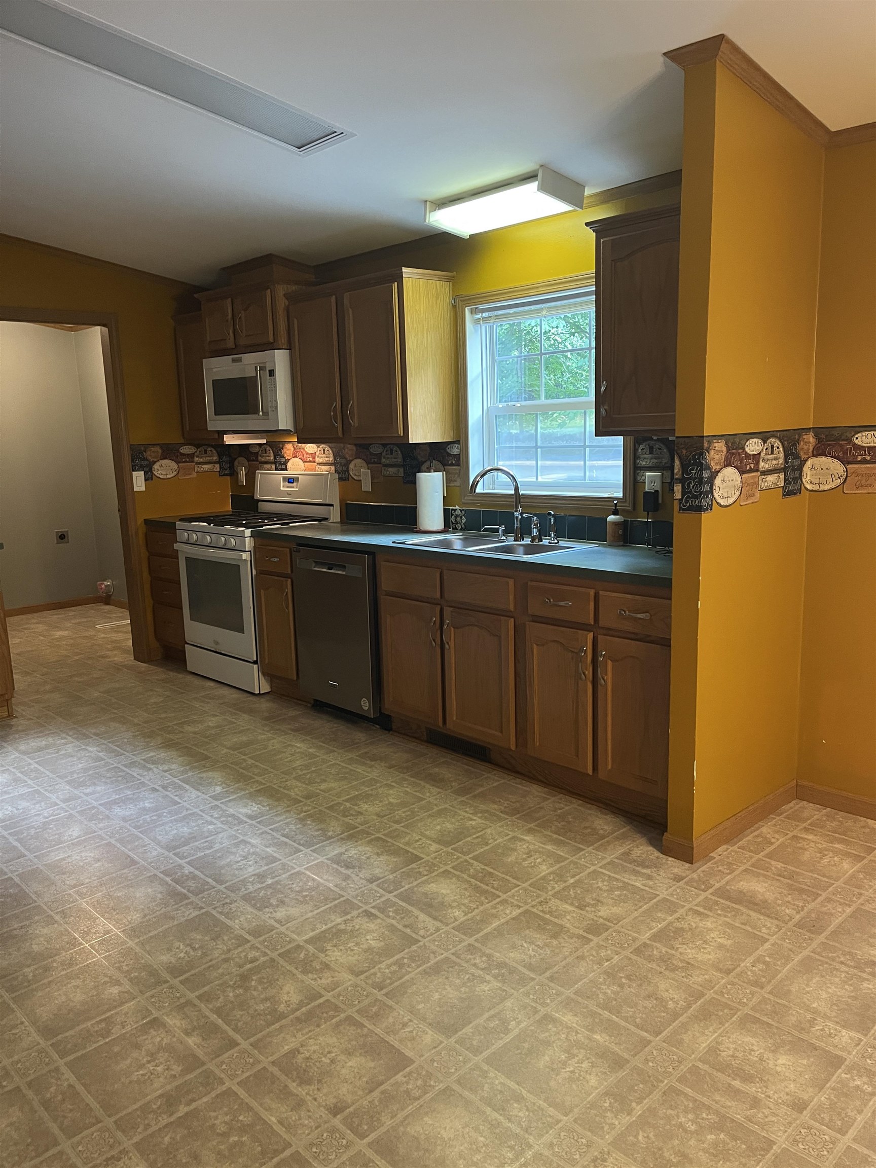 34 Ivy Lane Property Photo 14