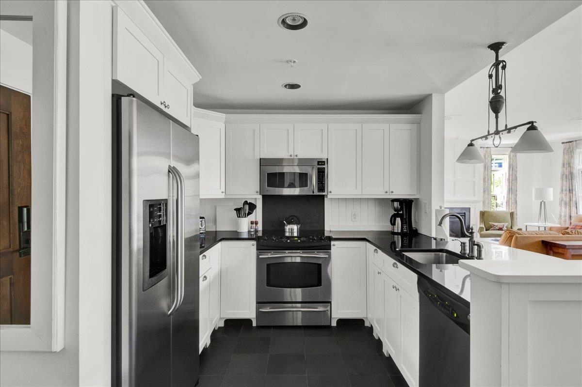 102 Forest Drive Property Photo 9