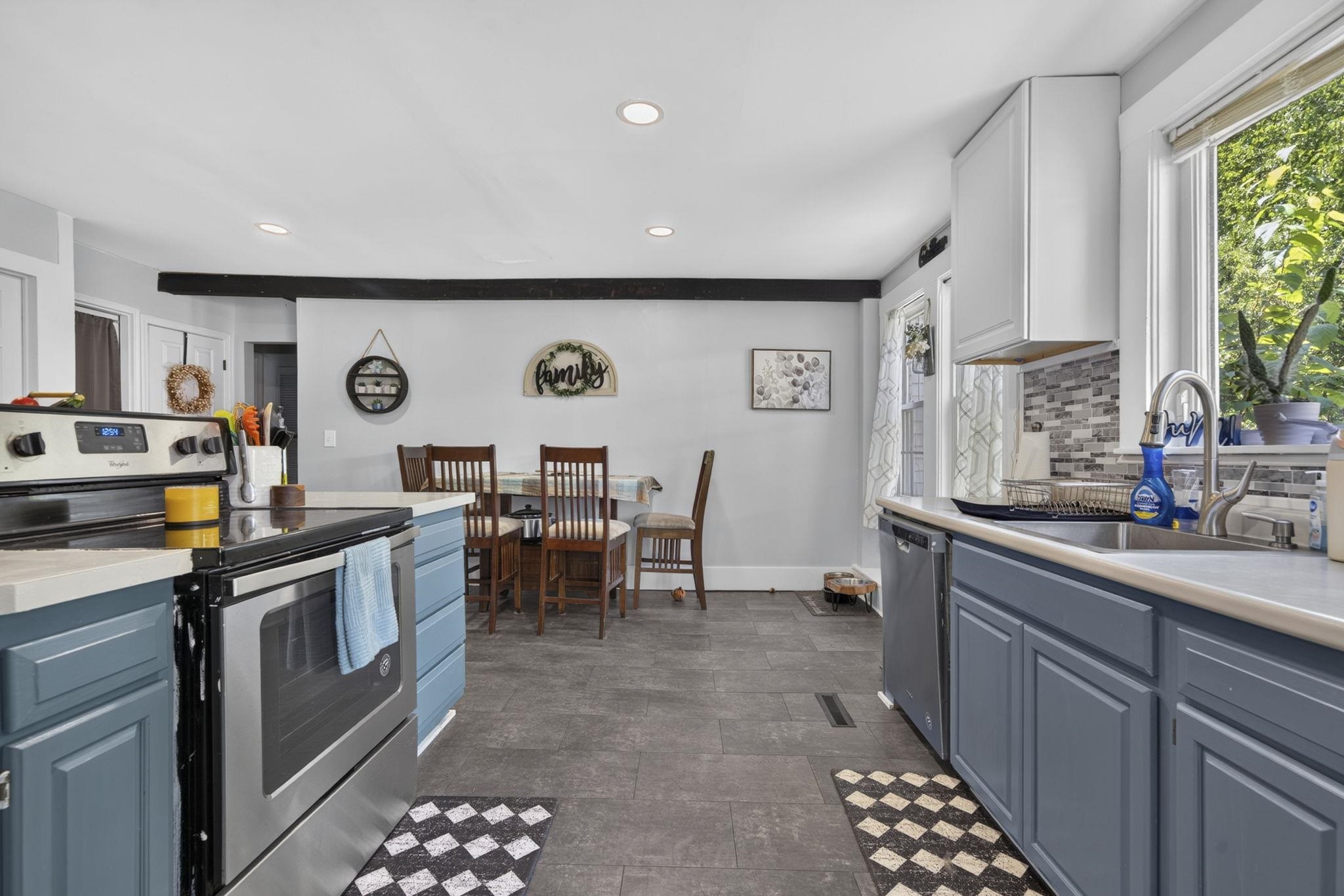 7 Island Street Property Photo 3