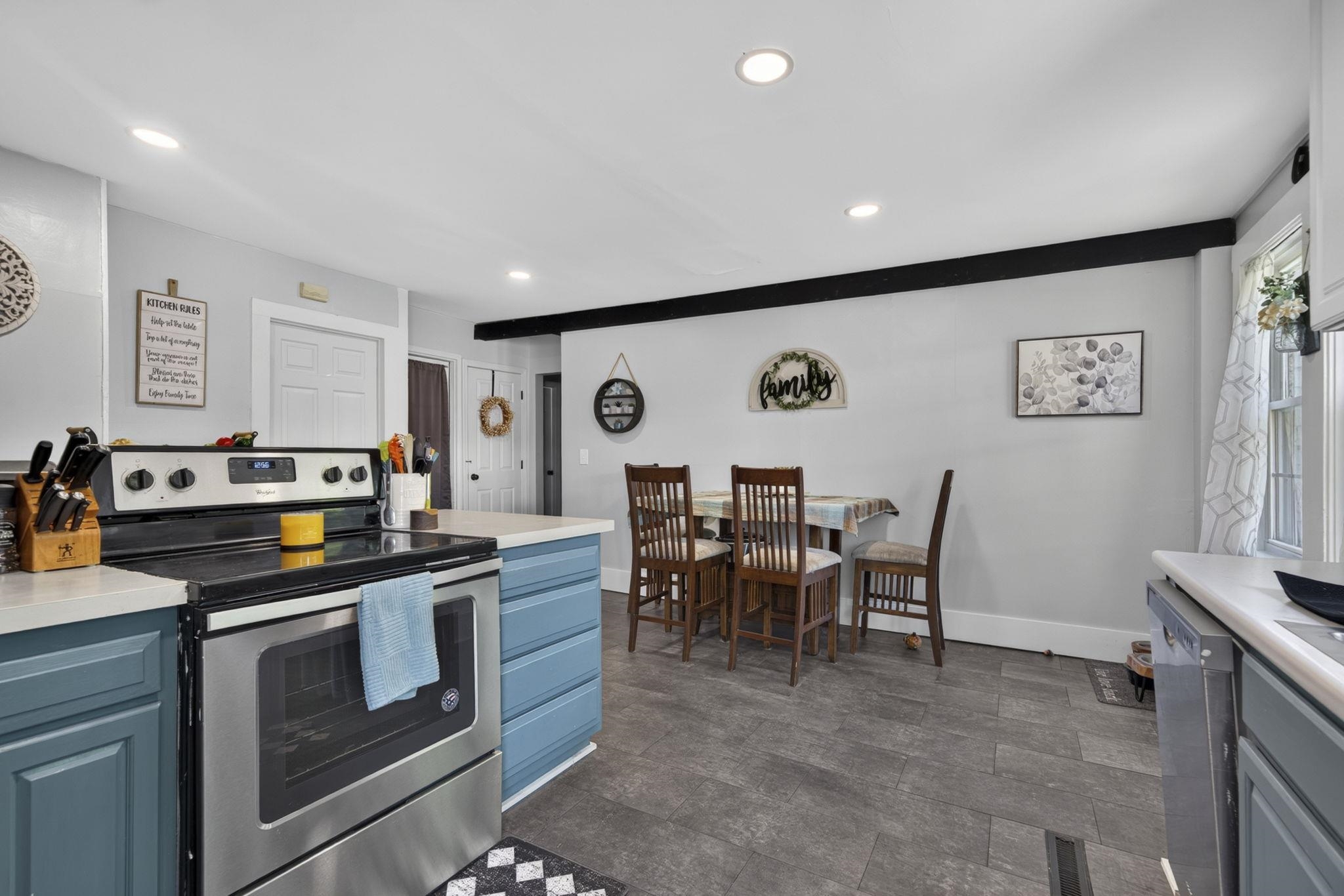 7 Island Street Property Photo 5