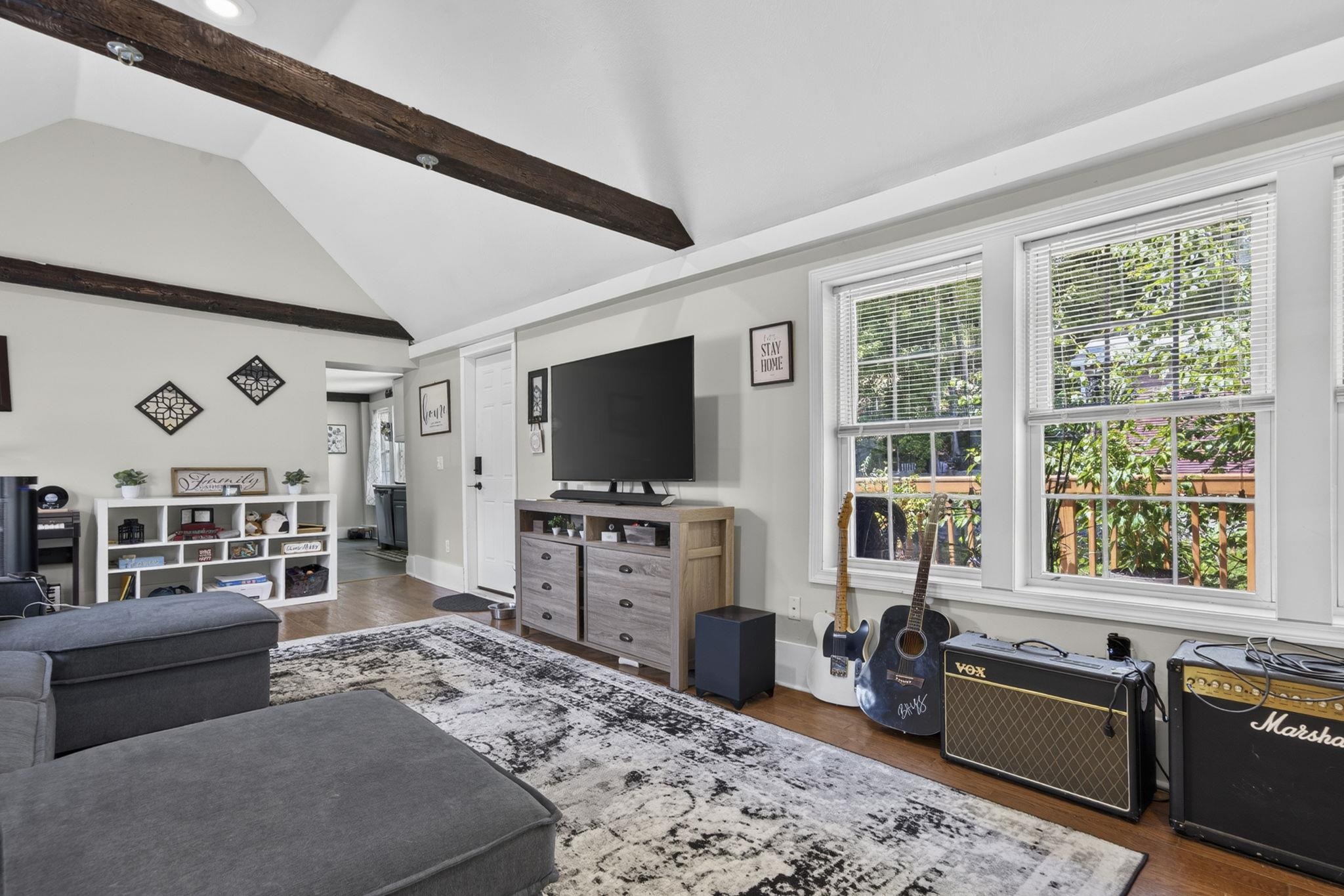 7 Island Street Property Photo 6