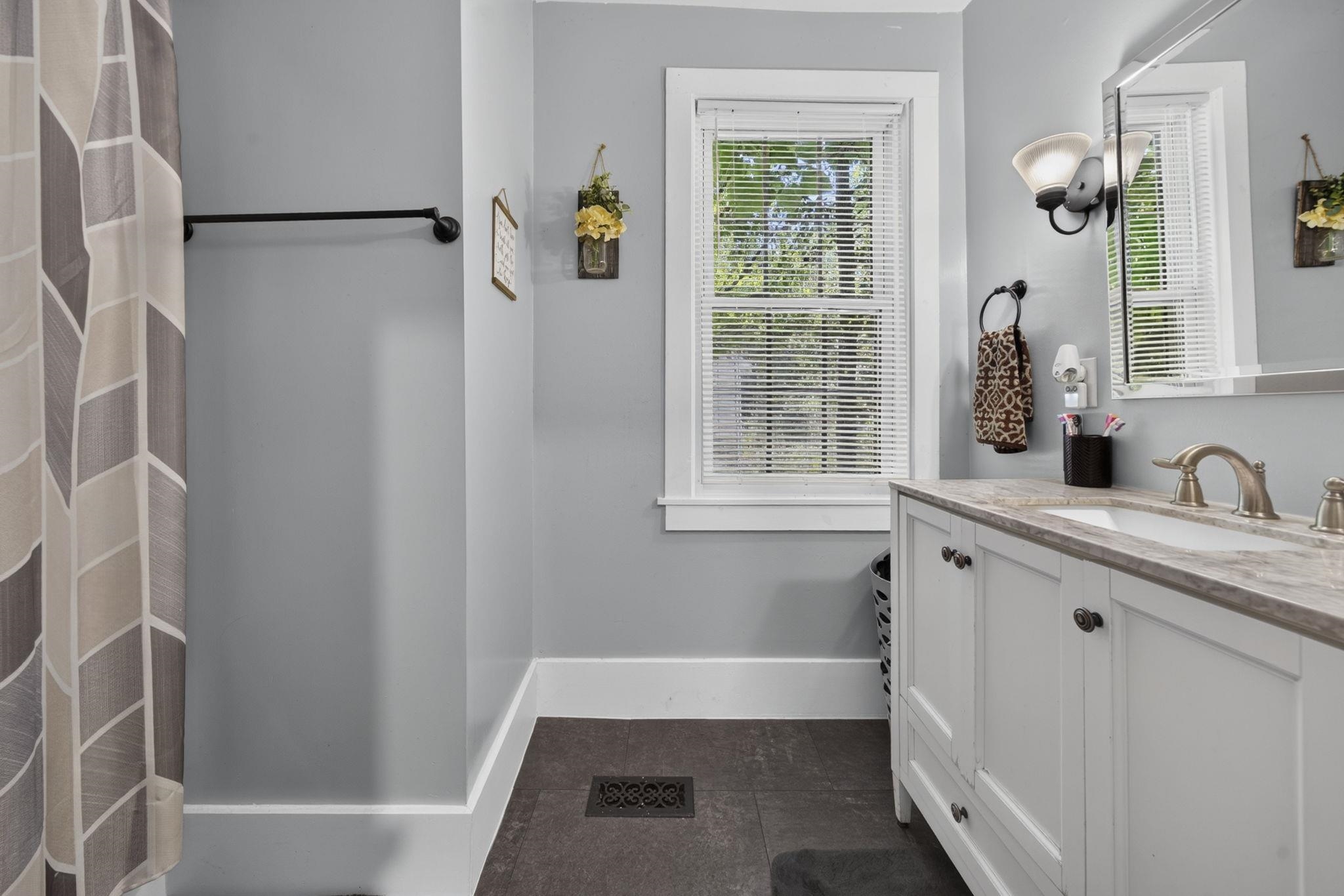 7 Island Street Property Photo 12