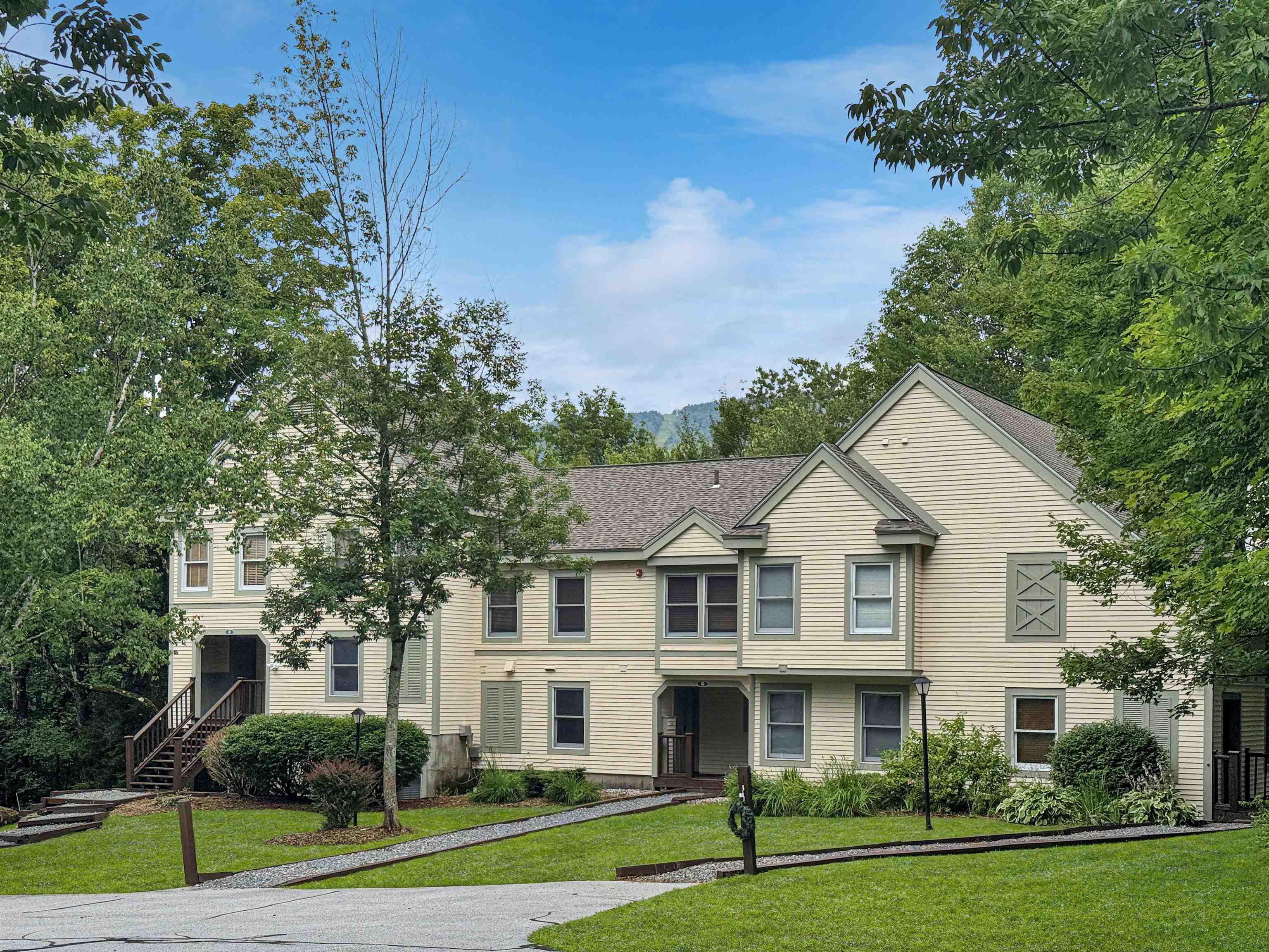 4b Newfane Circle Property Photo 1
