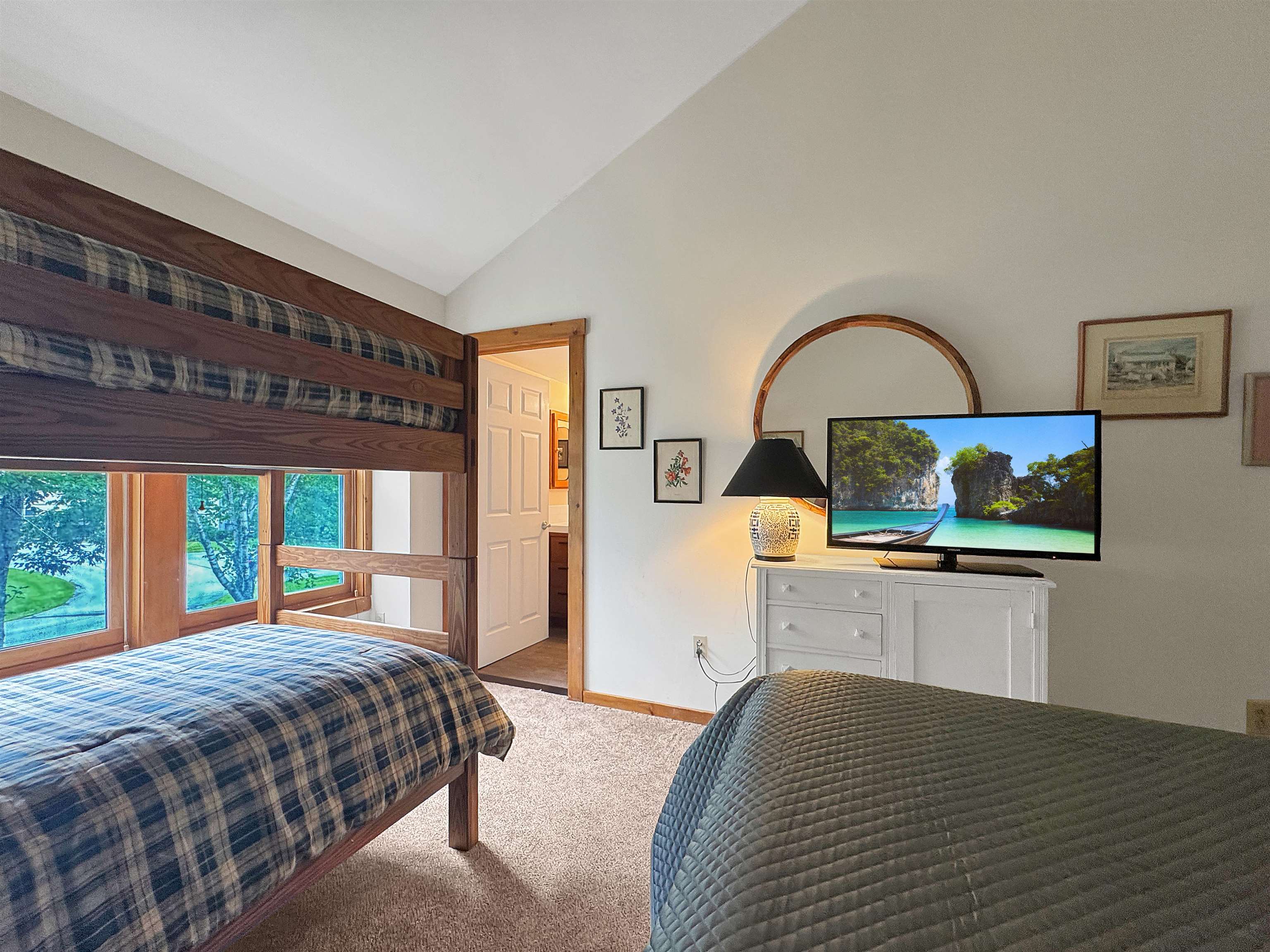 4b Newfane Circle Property Photo 13