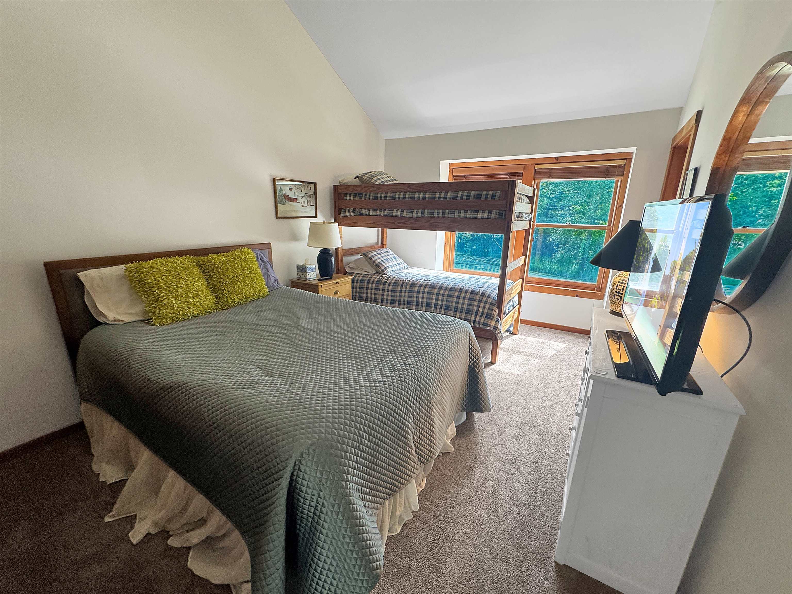 4b Newfane Circle Property Photo 14
