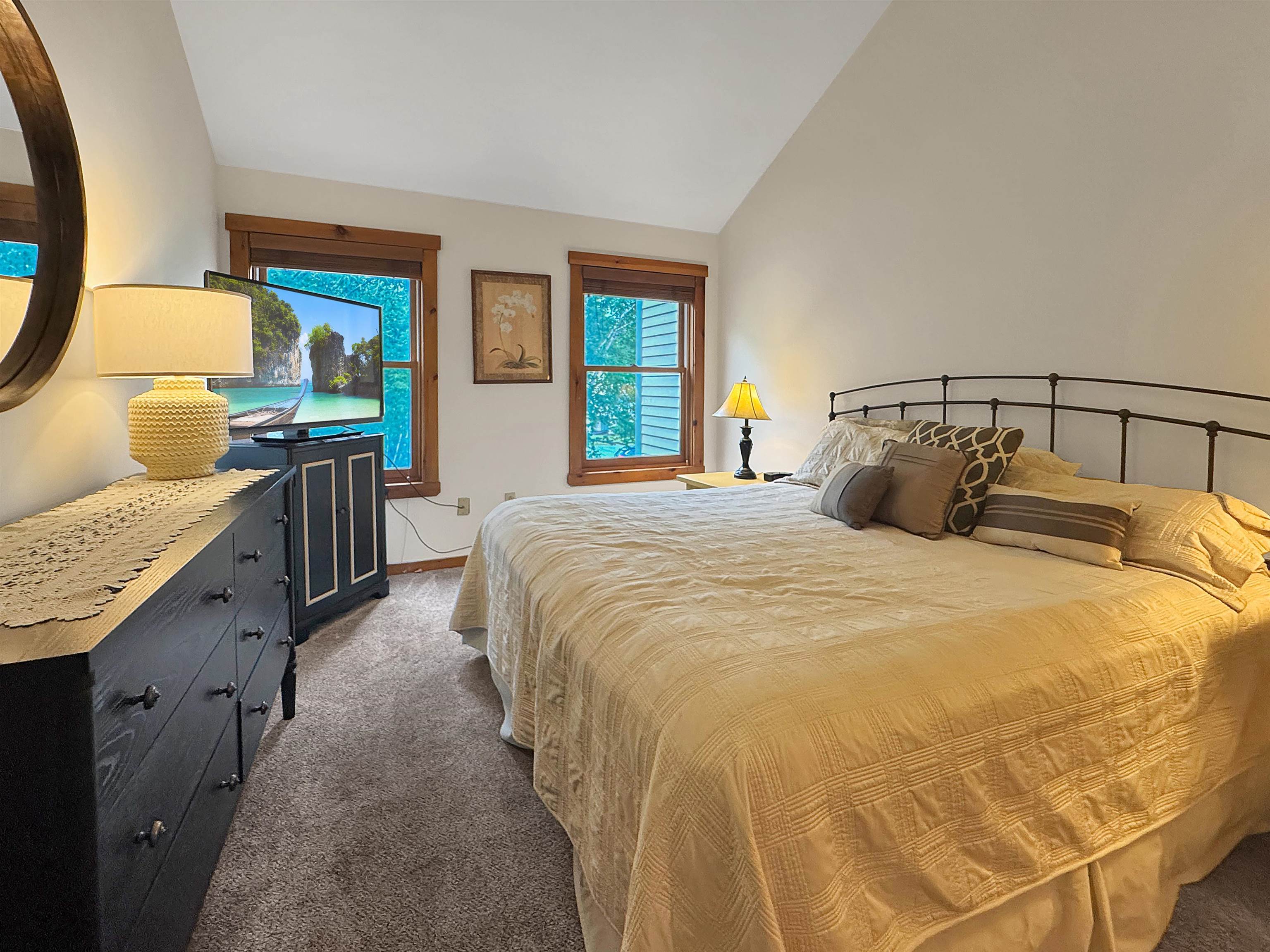4b Newfane Circle Property Photo 17