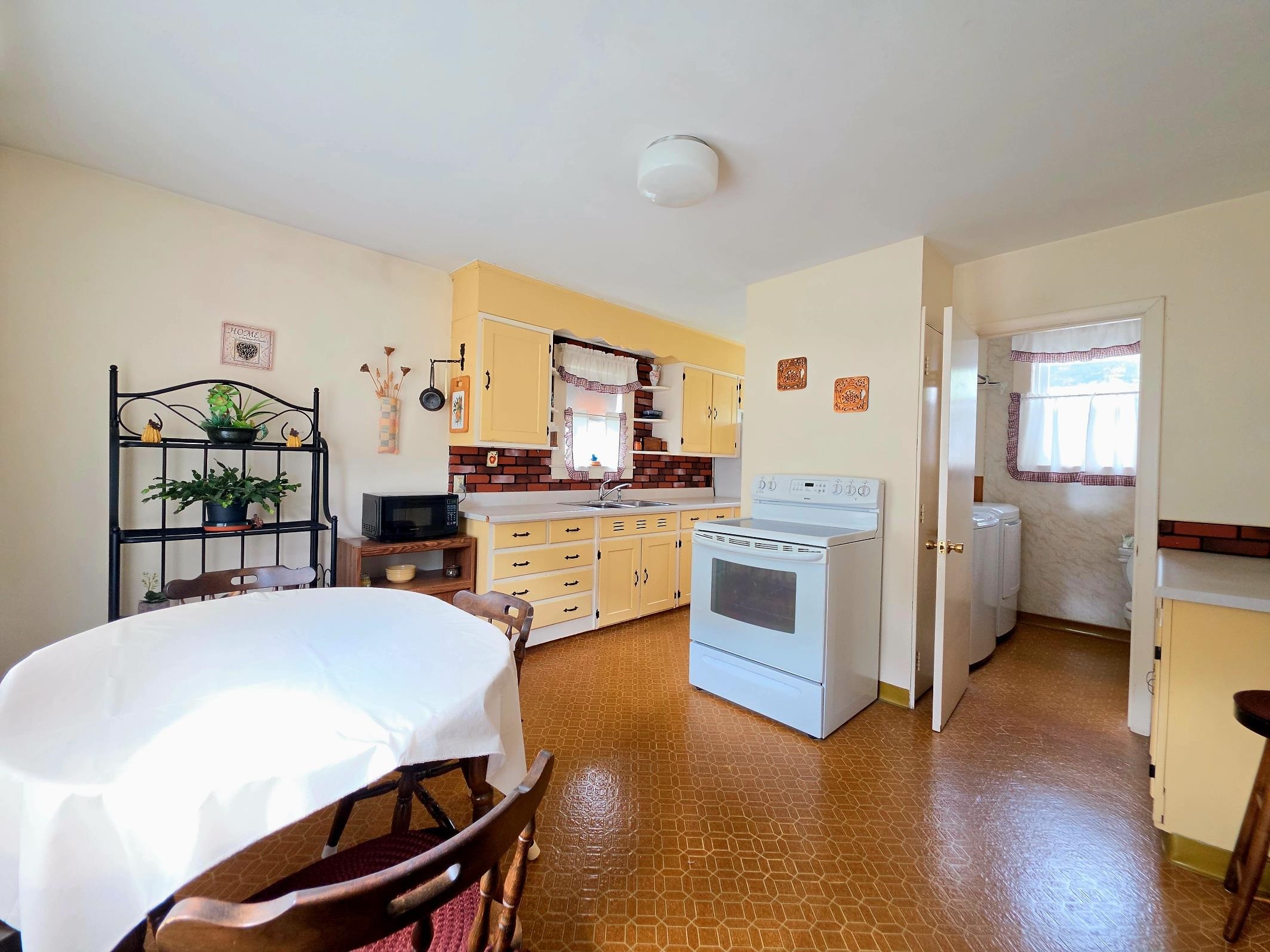 16 Dakin Street Property Photo 12