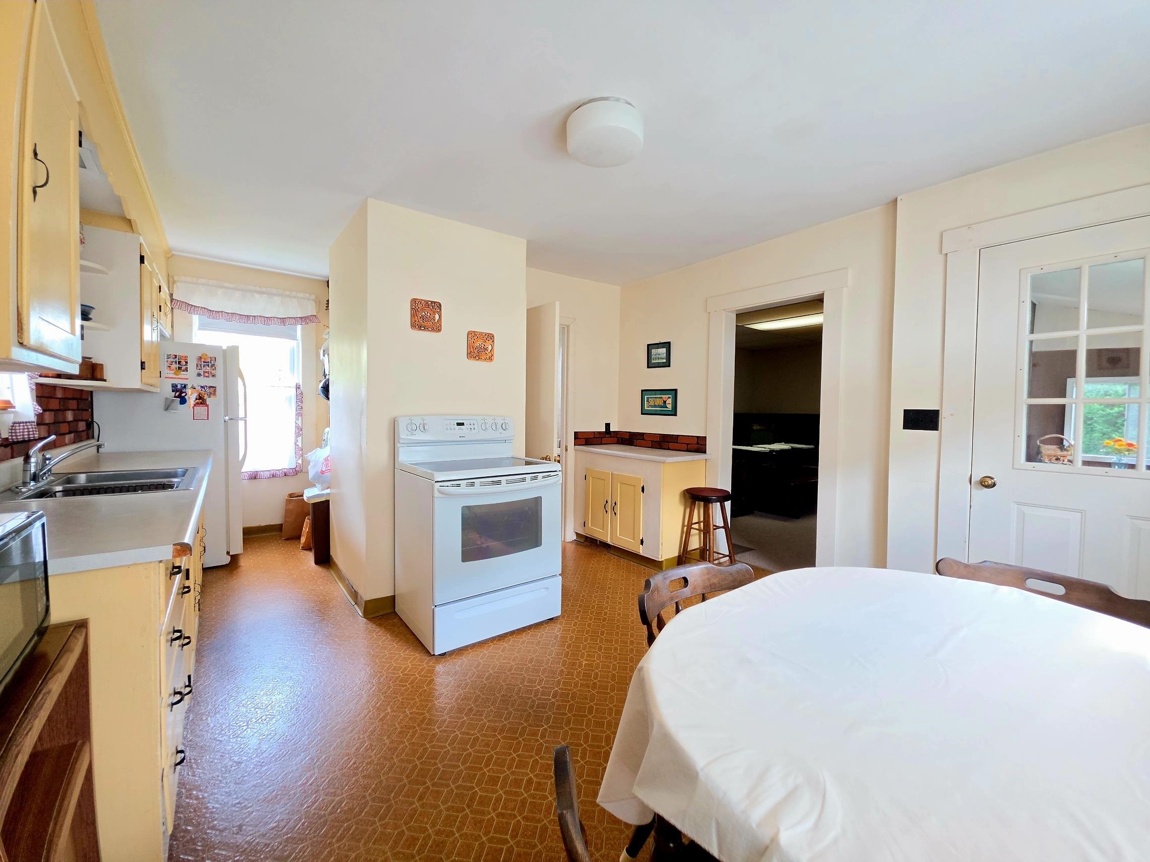16 Dakin Street Property Photo 13