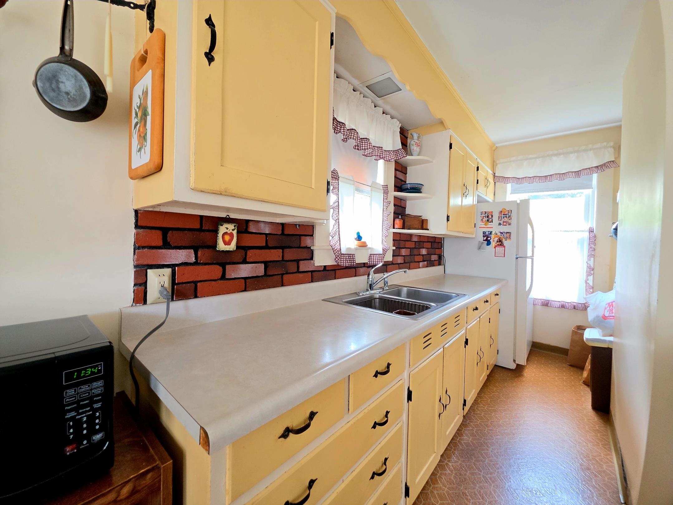 16 Dakin Street Property Photo 14