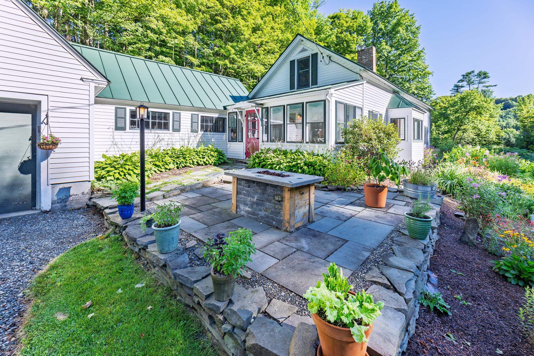 8133 Pomfret Road Property Photo 3