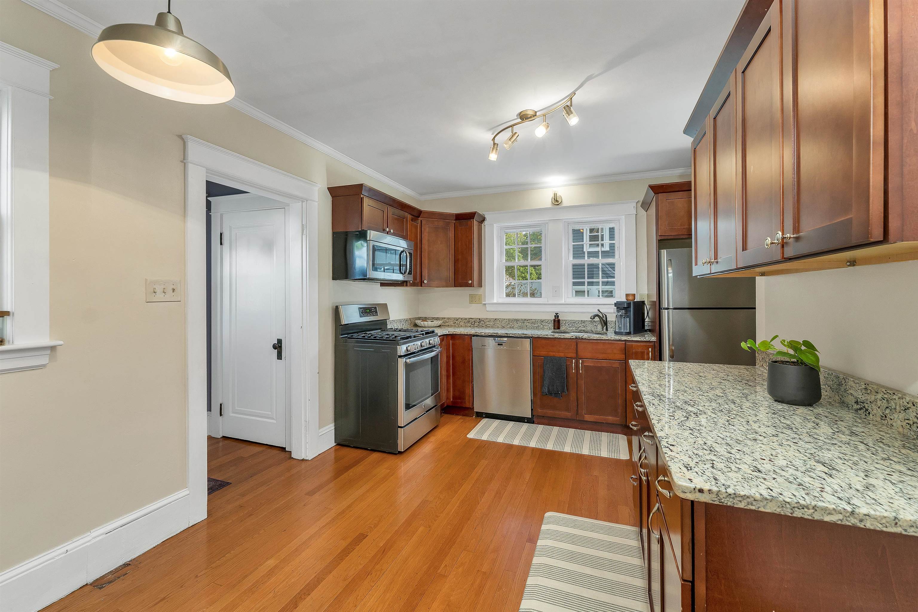 183 Mount Vernon Street Property Photo 8