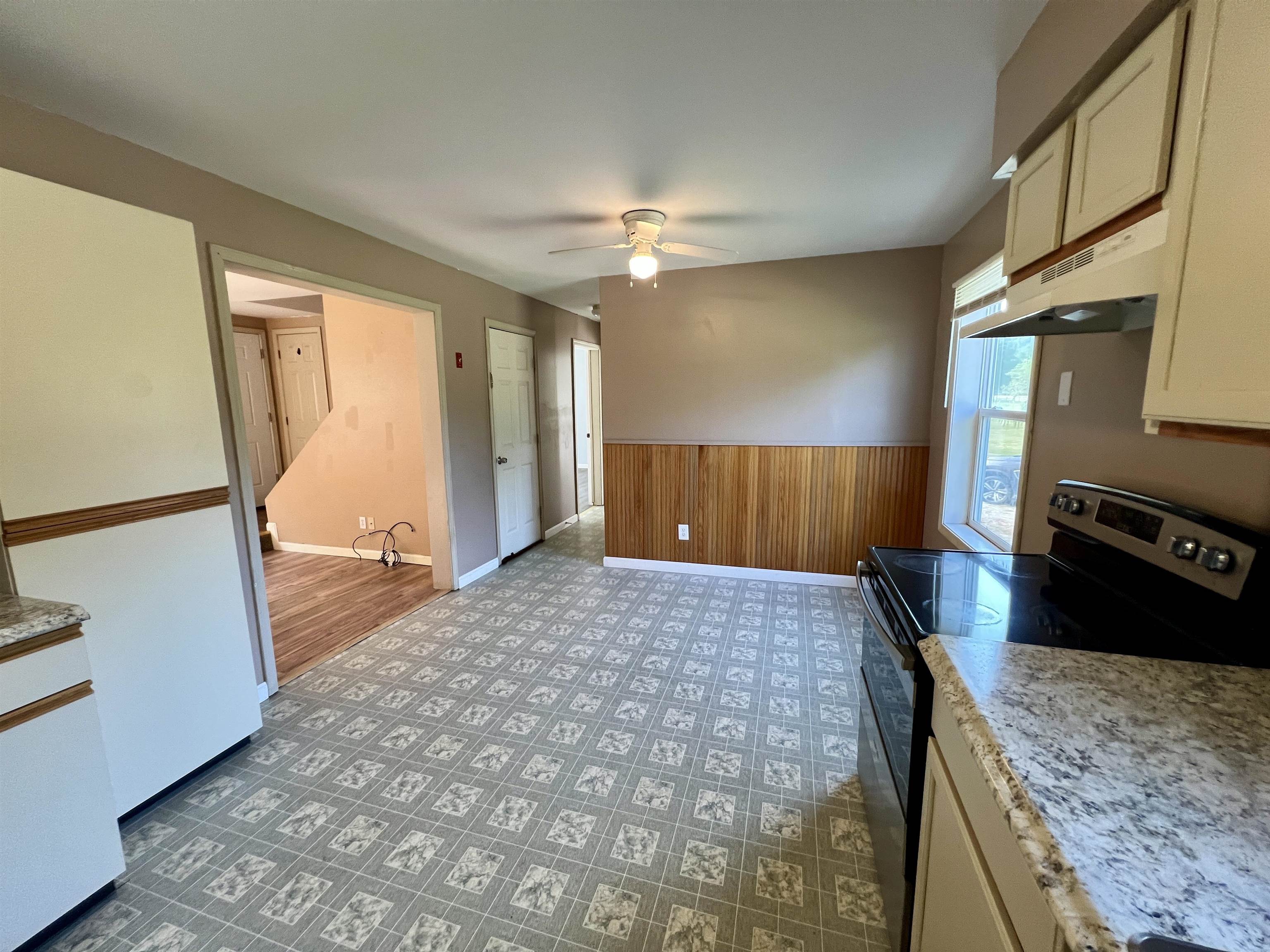 170 River Road Property Photo 9
