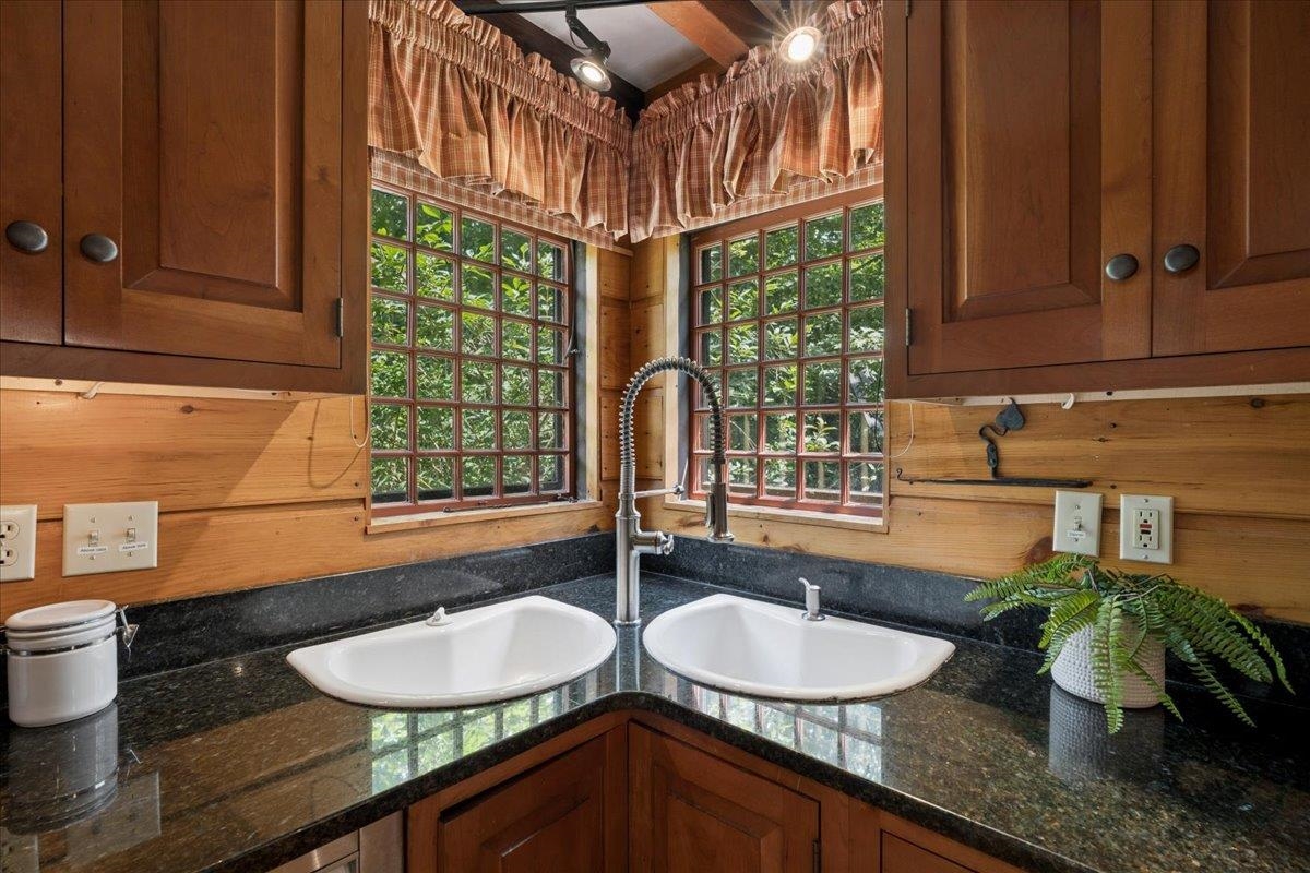 14 Walnut Hill Road Property Photo 18