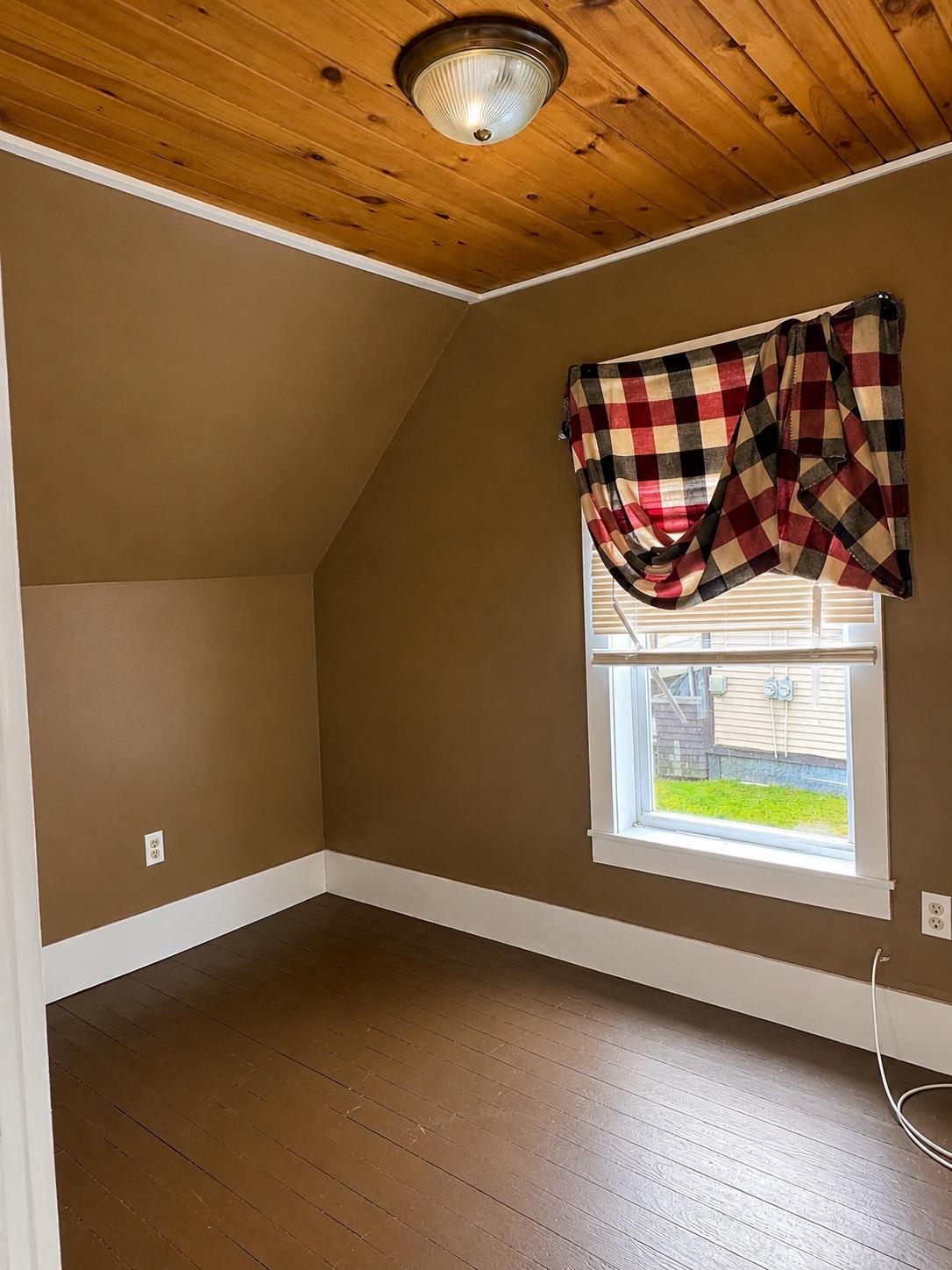 28 Cottage Street Property Photo 25