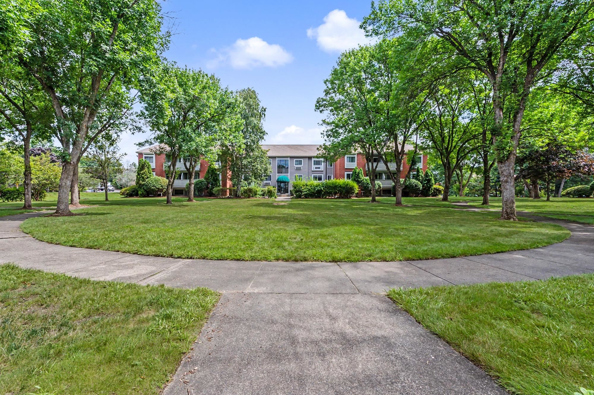 121 Cluff Crossing Road Property Photo 2