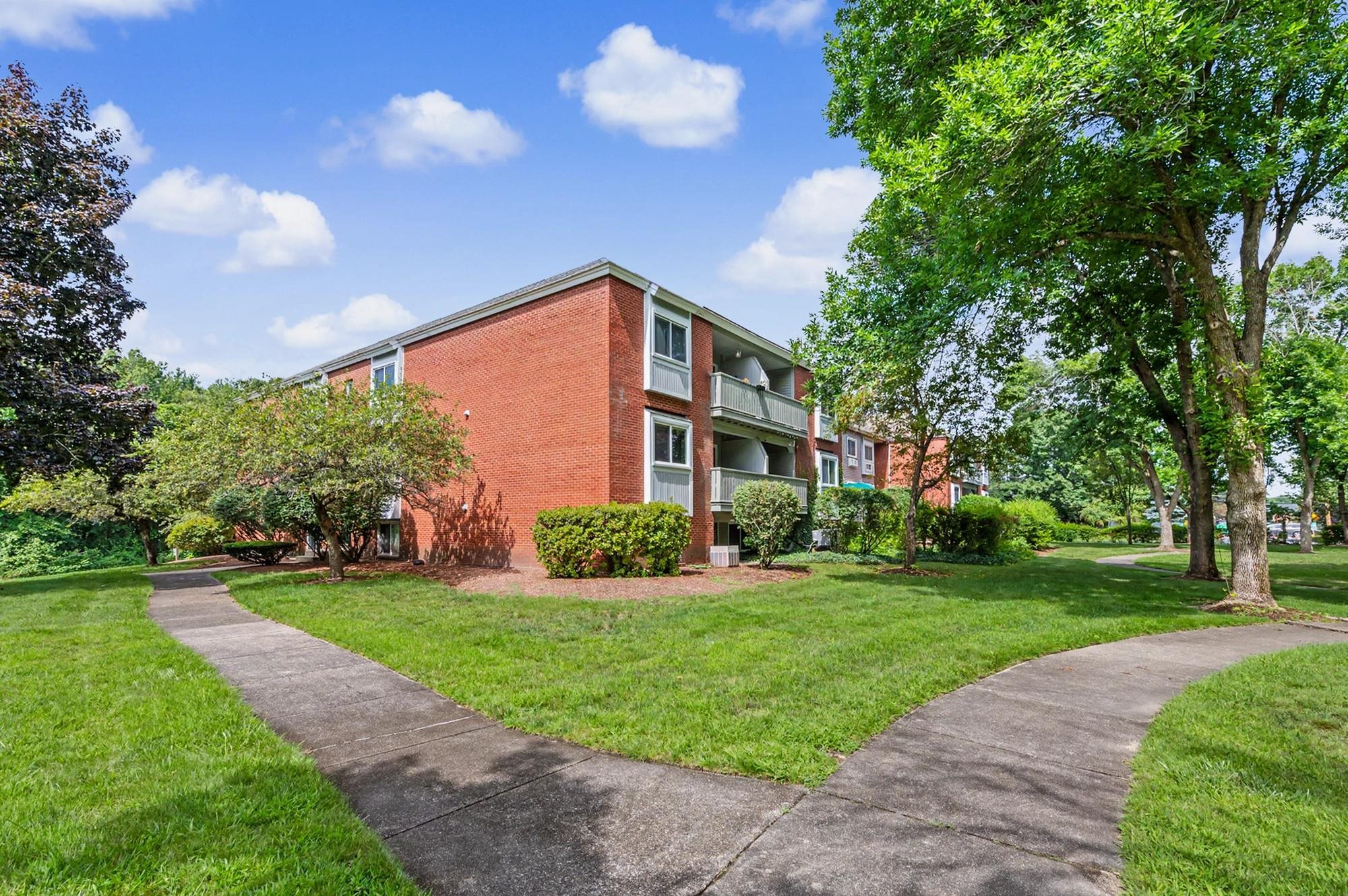 121 Cluff Crossing Road Property Photo 3