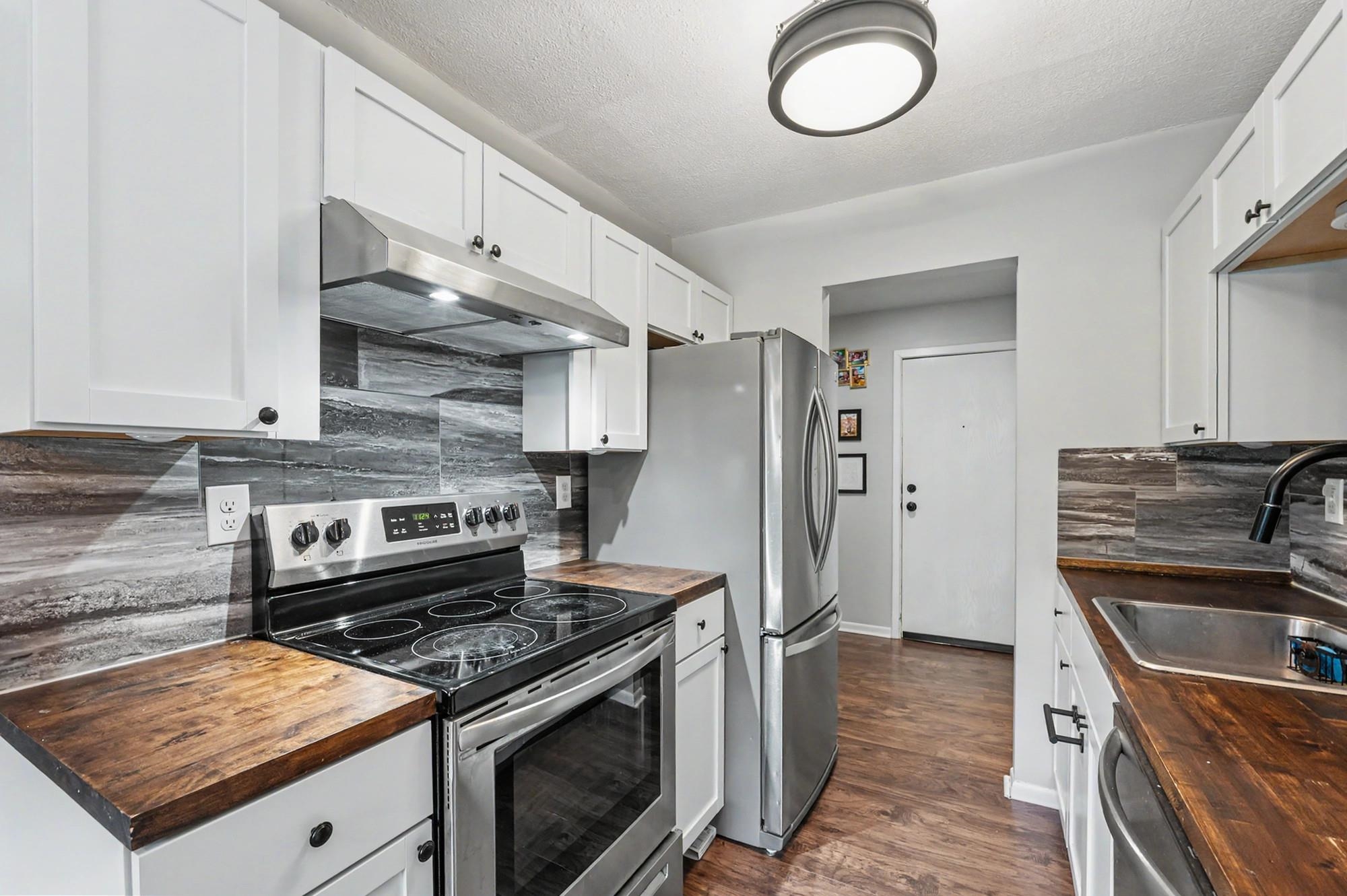 121 Cluff Crossing Road Property Photo 13