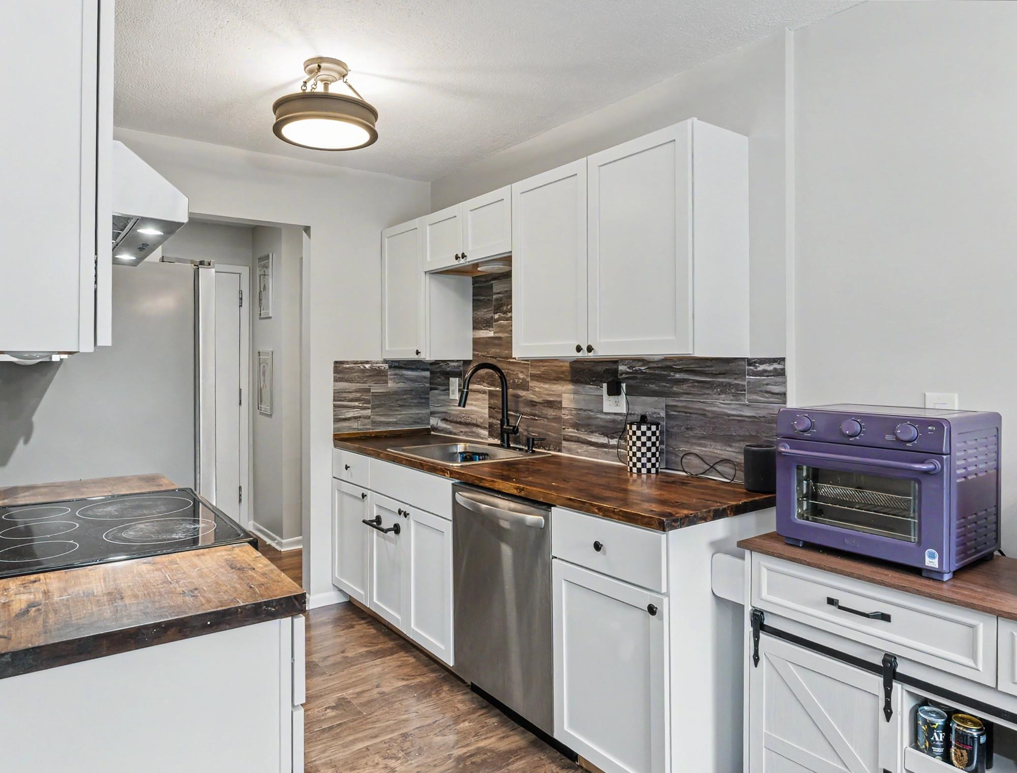 121 Cluff Crossing Road Property Photo 14