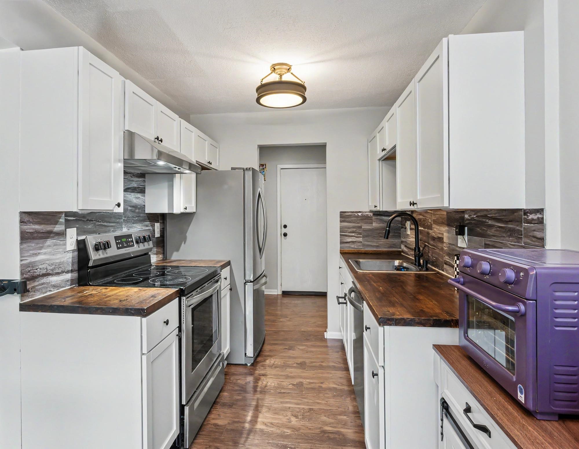 121 Cluff Crossing Road Property Photo 16