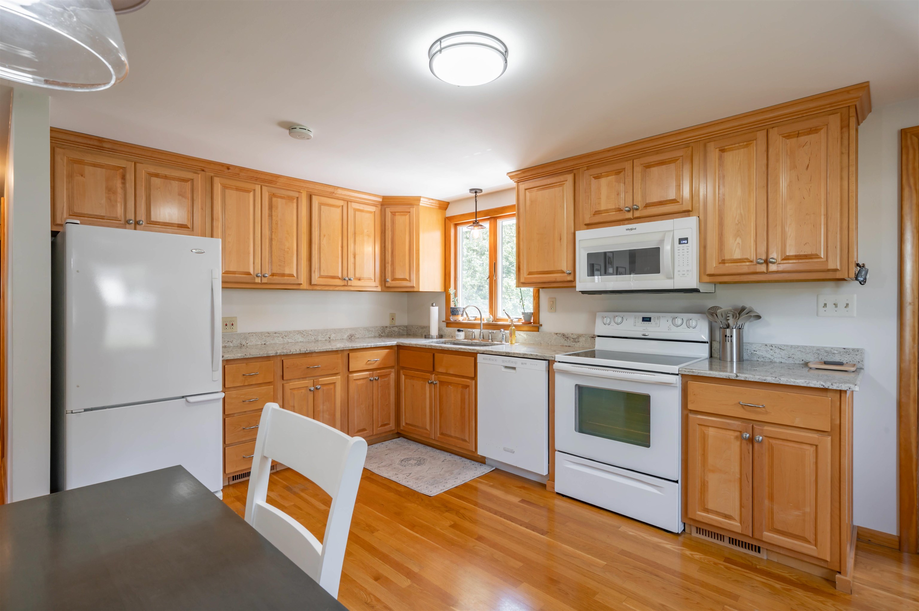 565 Vinton Street Property Photo 10