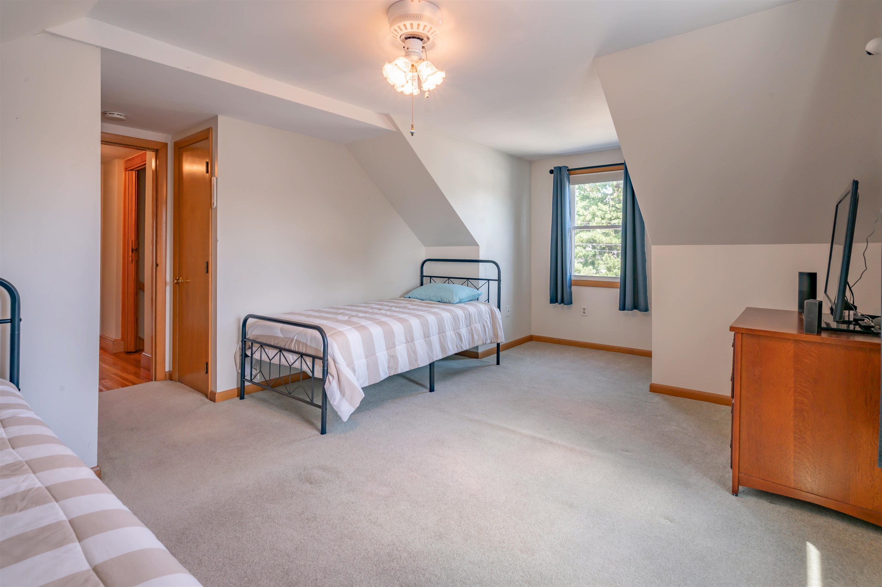 565 Vinton Street Property Photo 18