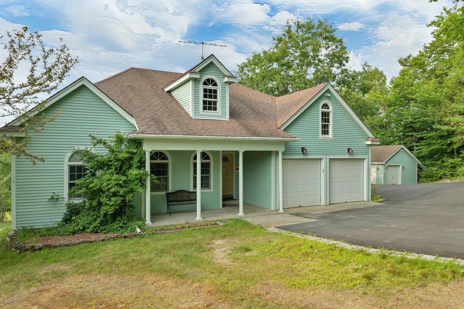 109 Ledgeside Lane Property Photo 1
