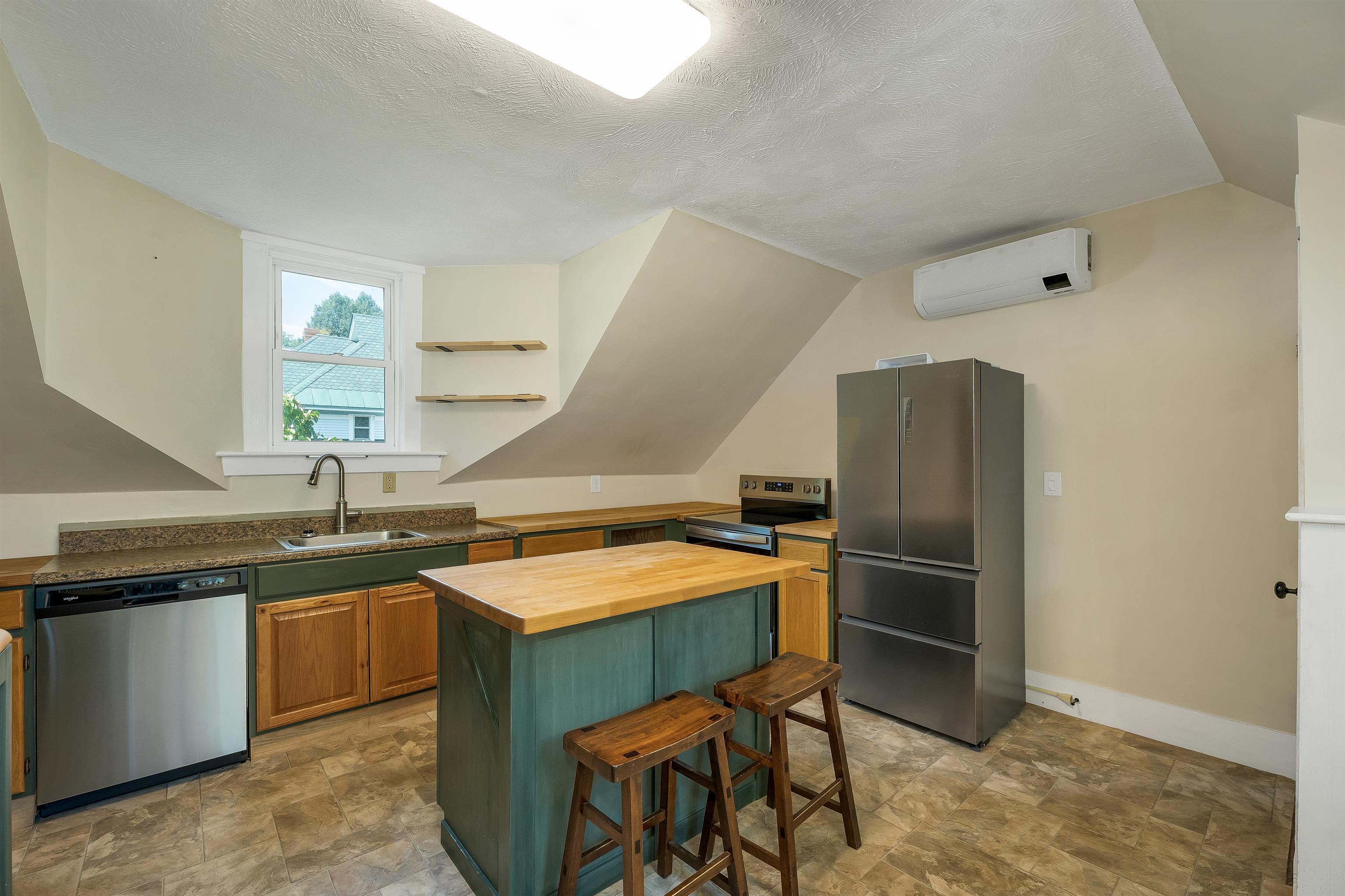 47 Highland Street Property Photo 14