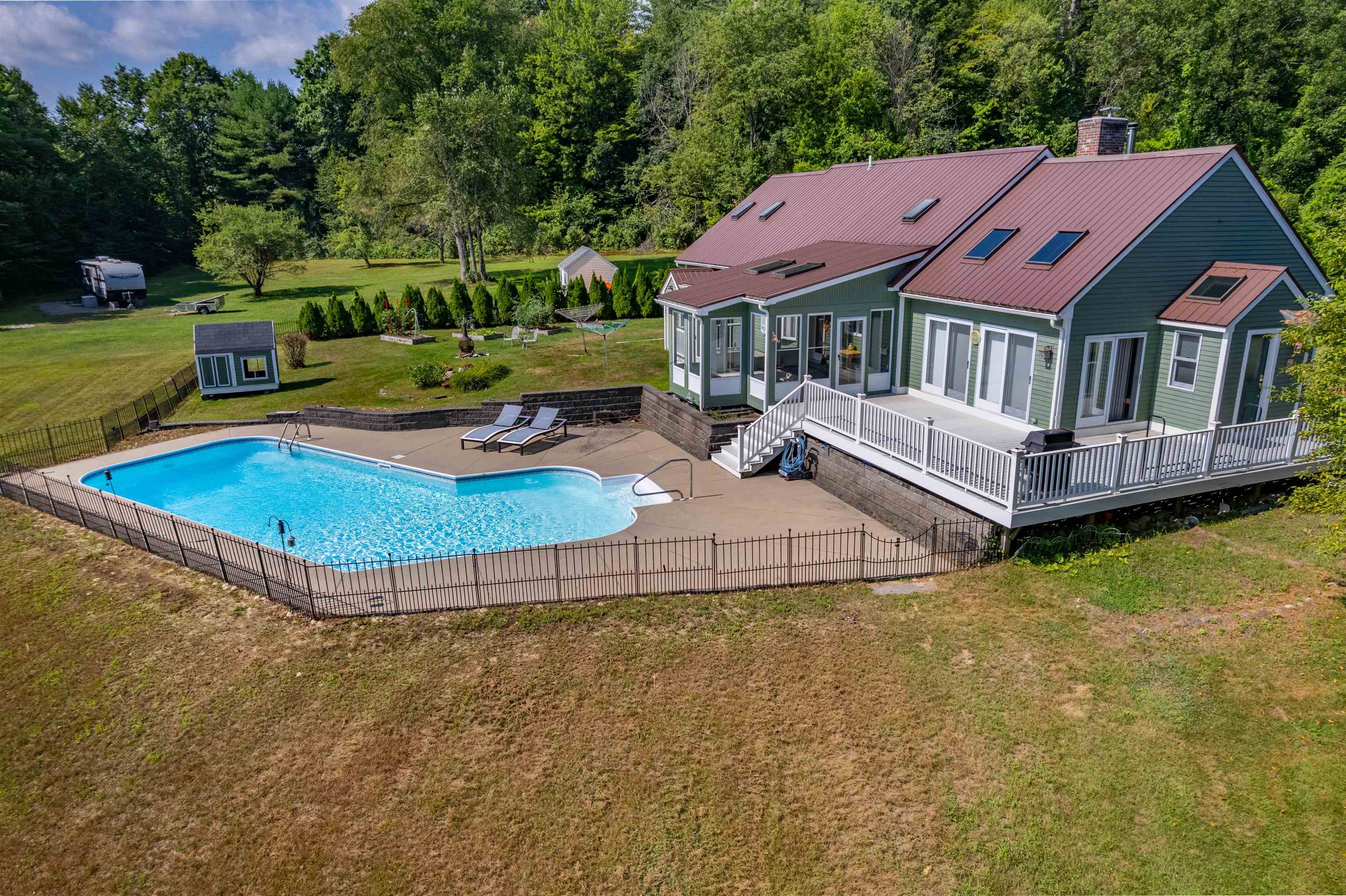 4373 River Road Property Photo 2
